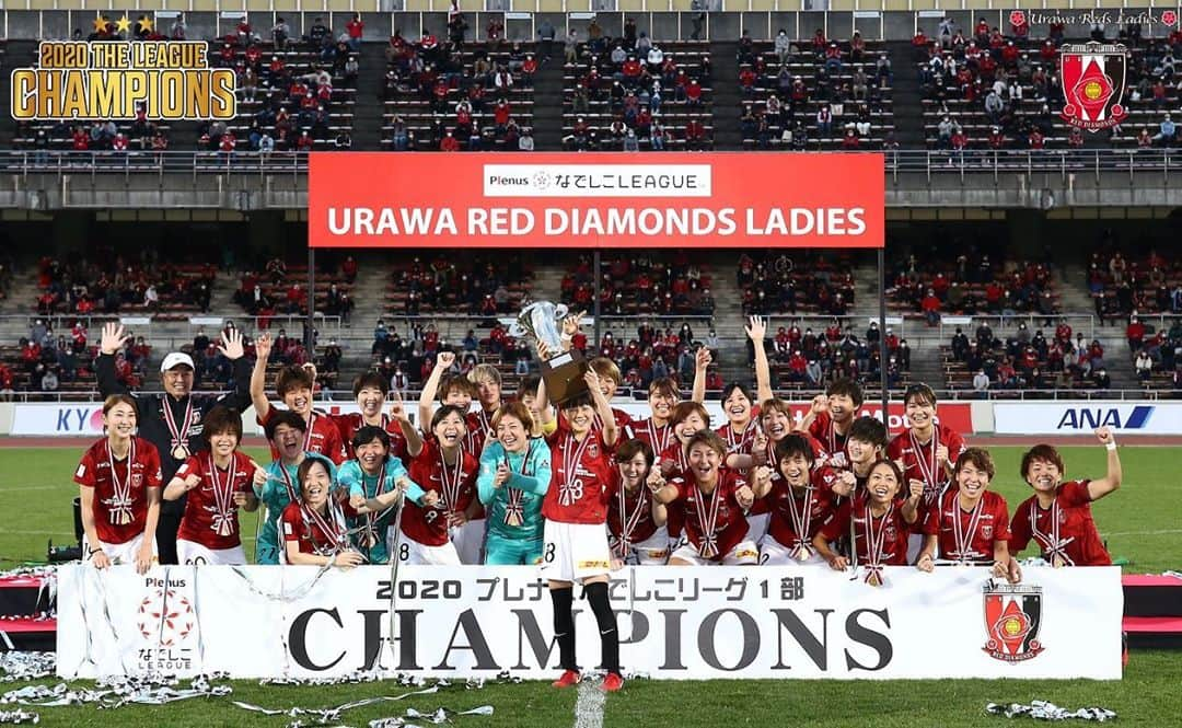 南萌華のインスタグラム：「なでしこリーグ優勝を決めることができました🏆 簡単な試合は1試合もなくて、このメンバーだからこのチームだからここまで来れたと思います。 今シーズンは新型コロナウイルスの影響により例年にないスタートでしたが、試合に勝利することやプレーで私達浦和レッズレディースが少しでも皆さんに元気や勇気を与えられていたらとても嬉しいです😳 たくさんの方から愛される素晴らしい浦和レッズというクラブで優勝できたことを誇りに思います。 みんなありがとう。 そして素晴らしい雰囲気を作ってくださったレッズファミリーの皆さんありがとうございます🤝 リーグはあと2試合、そして皇后杯とこのメンバーでサッカーを思う存分楽しみたいと思います💪❤️ #なでしこリーグ #浦和レッズレディース」