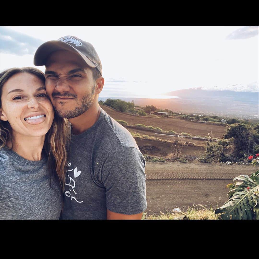 アレクサ・ヴェガのインスタグラム：「Missing you EXTRA today!!!! ❤️ (a few more weeks and I’ll be home!!!)」