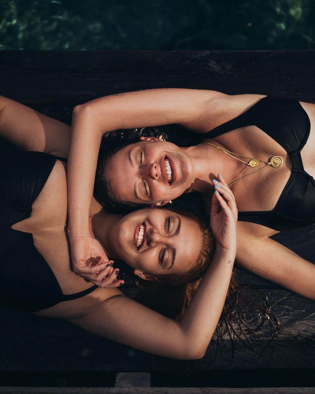 アガサ・モレイラのインスタグラム：「You are not alone, and I’m not alone. We are in a sisterhood, together, and together we can make it. ♥️ . . . 📸 @marcelaveloozo」
