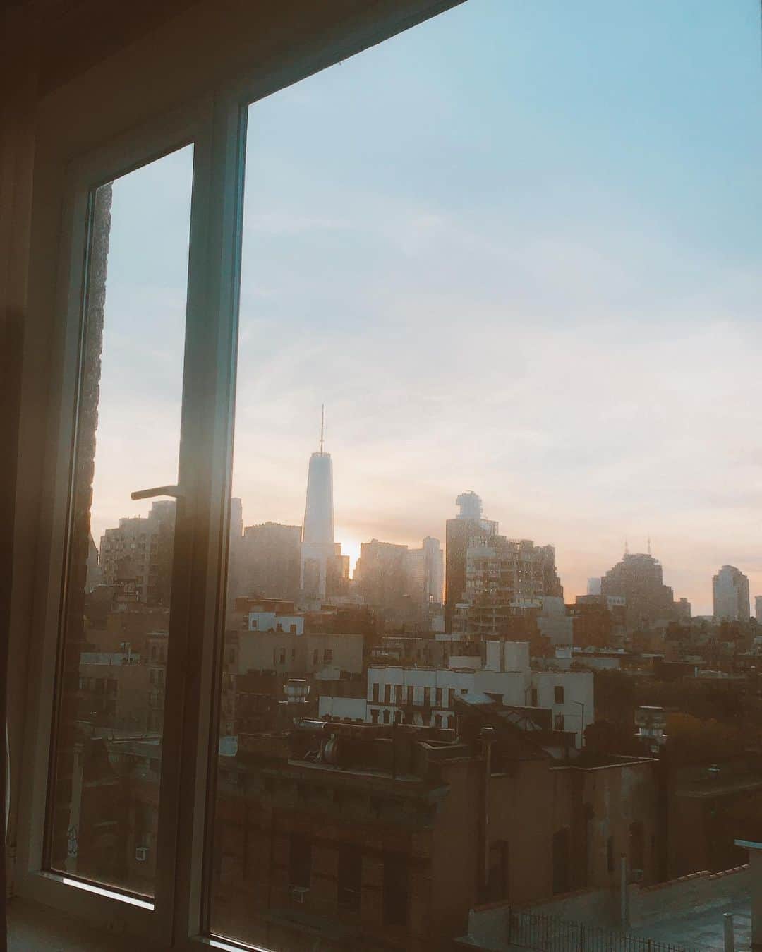 滝沢結貴さんのインスタグラム写真 - (滝沢結貴Instagram)「𝓑𝓮𝓪𝓾𝓽𝓲𝓯𝓾𝓵 𝓭𝓪𝔂𝓼 ﻿ 自主隔離も折り返し地点。冬の始まりだったNYですが 今週は日中20度を超える日があって、部屋の中にいても 暖かいです🌞﻿✨✨ ﻿﻿ より良い世界になりますように🌍 今週も、すてきな1週間を💛  #ニューヨーク生活 #自主隔離 #隔離生活 #nylife #たきゆきin NYC」11月9日 10時21分 - yuntokyo