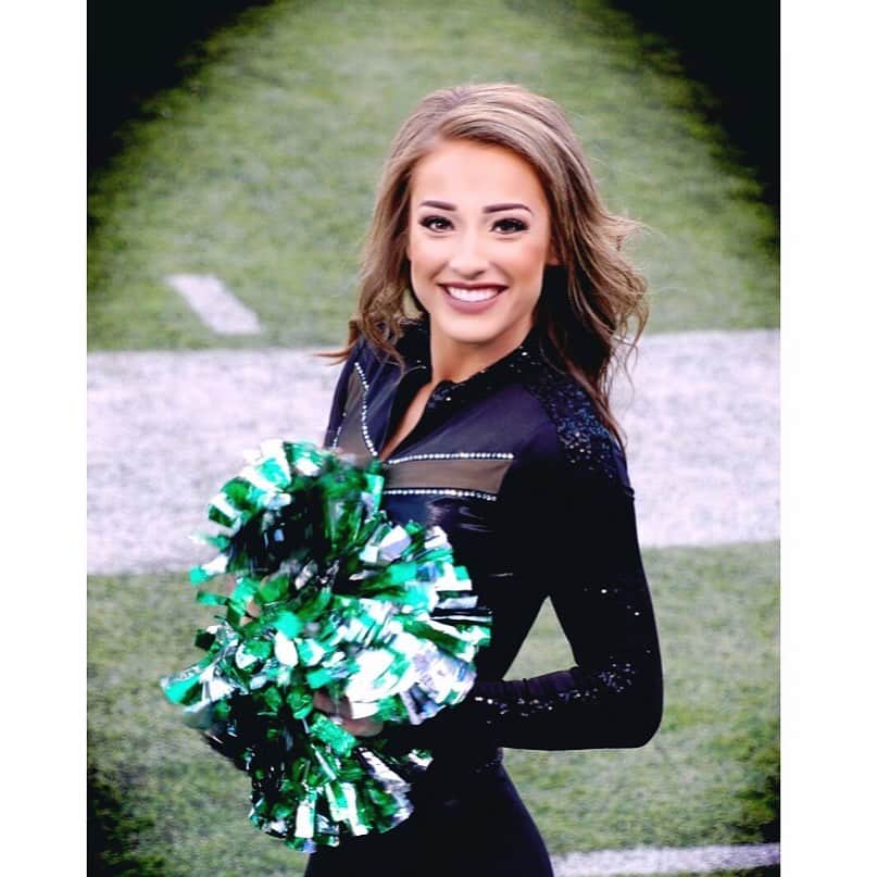 Jets Flight Crewのインスタグラム：「24 hours until Monday Night Football! ✨」
