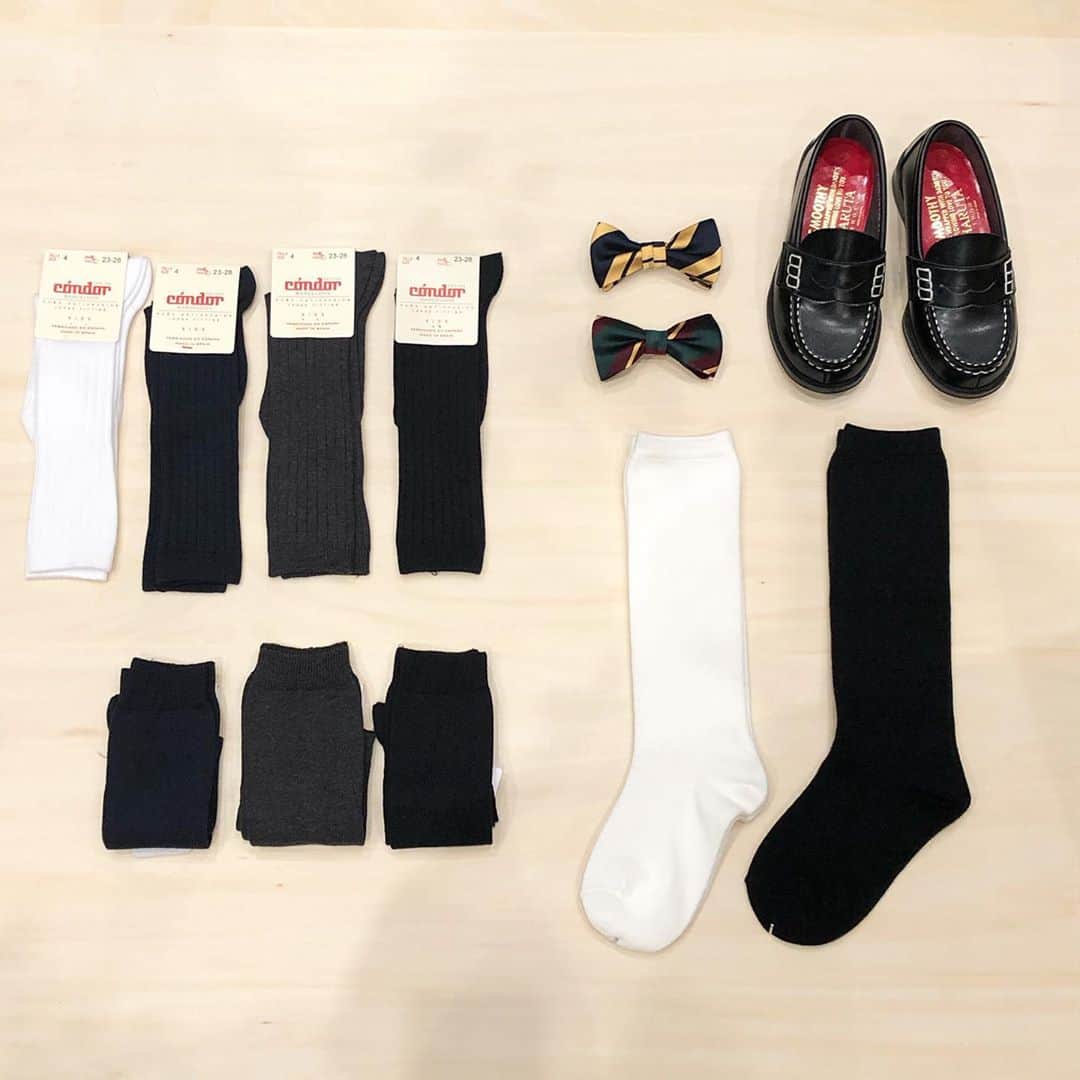 のインスタグラム：「【recommend item】 ＜condor＞フォーマルアイテム リブソックスやプレーンソックスなど、通学・通園にもオススメの「condor(コンドル)」のソックス✨🧦今ならサイズ、カラー豊富にございます。お気軽にお問い合わせ下さい。 . 新型コロナウィルスの感染拡大を防止し、お客様とスタッフの安心安全を守るため、衛生管理体制にて営業いたします。  ご迷惑をお掛けし申し訳ございませんが、何卒ご理解ご協力のほど、宜しくお願い申し上げます。  ビームス各店舗の営業状況につきましては、施設、店舗へお問い合わせください。  . #condor #condorsocks  #コンドル #コンドルソックス #フォーマル小物 #フォーマルコーデ #通園 #通学 #スペイン #バルセロナ #kodomobeams  #beams  #daikanyama  #こどもビームス  #ビームス  #代官山 新作アイテムはプロフィールのリンク🔗からビームス公式サイト、こども ビームスページをチェック❗️ ※お問い合わせにつきましては、お電話にて承ります。」