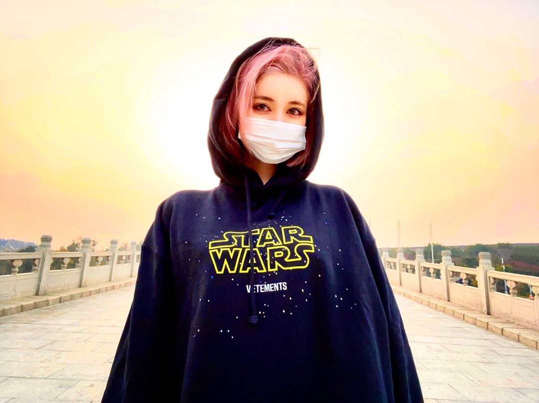 豊島はるかのインスタグラム：「数日限定#pinkhair 🌬」