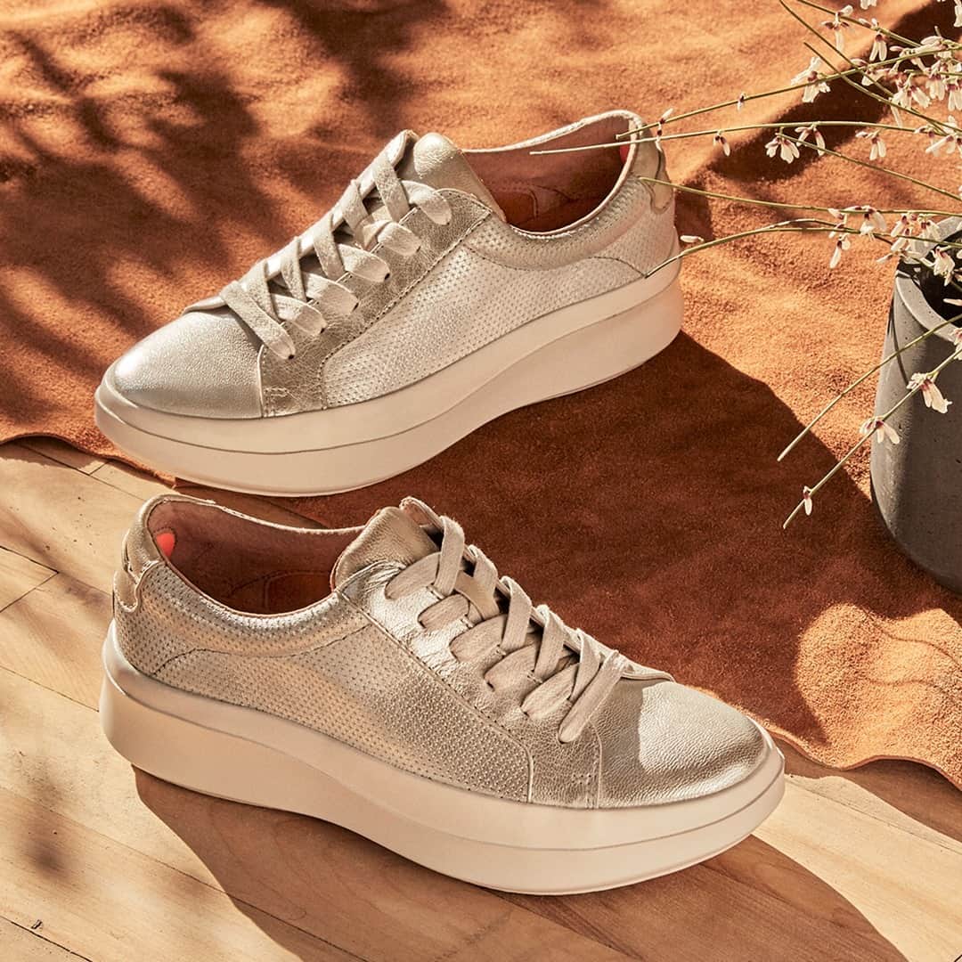 ケネスコールのインスタグラム：「As this unpredictable world continues to surprise us, make sure you find your platform and show your metal. Our Gentle Souls Rosette sneaker can help with that. #ImproveYourStanding #GentleSouls #ActuallyItsSpelledMettle  When you shop at KennethCole.com, we’ll donate to The New York Public Library in support of The Harry Belafonte Black Liberation Speaker Series. Info link in bio.」