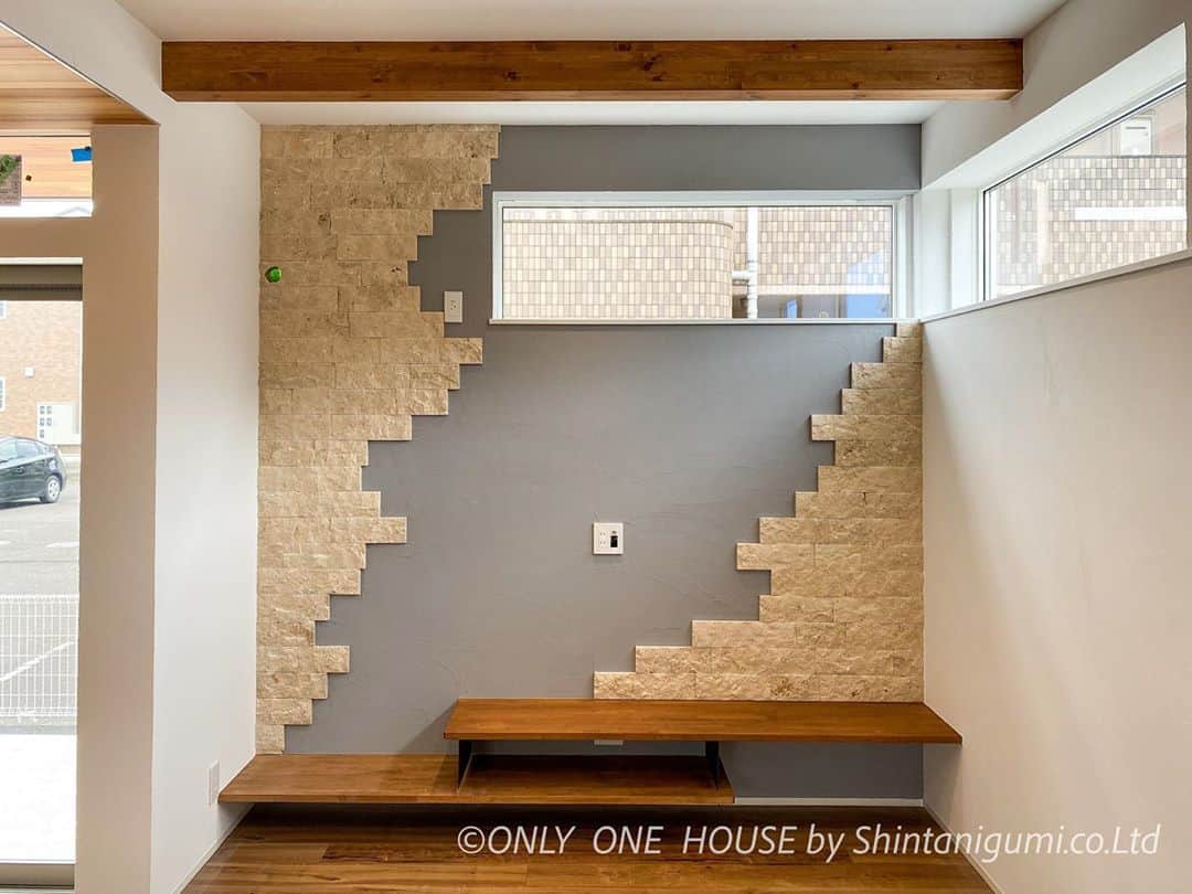 ONLY ONE HOUSE 株式会社 新谷組のインスタグラム：「○ｏ｡..:*･･*:..｡ｏ○  ˗ˏˋ 内覧会情報  ˎˊ˗  OPEN HOUSE  in 敦賀 2020.11.14 sat  10:00-17:00 2020.11.15 sun  10:00-16:00  今回は両日とも一般公開🏴  お家づくりの参考になるポイントが盛り沢山の 内覧会となっておりますので、是非この機会に 実際にご覧になりご体感ください。  建築家と作る憧れの暮らし - A Special Life -  「家族の想いをより良いカタチに」 newest architect 他多数の有名建築家がご提案  今回はご来場につき1グループ様に1つ お米2キロプレゼント！！！  ぜひお越しください👩🏻‍💼✨  ※新型コロナウイルス感染拡大を考慮し、 ご予約優先とさせて頂きますので、 ご予約がない場合は、お待ちいただくことが ございますので何卒ご了承ください。  ☎ご予約頂ければスムーズにご案内が出来ます。 さらに・・・・・ ご予約特典もございます 何卒ご理解ご協力の程お願い申し上げます。　     . . ⚀ 本社TEL  0770-78-1255 ⚁ 事務所TEL  0770-59-2552 ⚂ E-Mail  shintanigumi@outlook.jp ⚃ 新谷組HP  http://www.shintanigumi.jg .  #新谷組#おおい町#舞鶴市#高浜町#小浜市#敦賀市#若狭町#美浜町#新築#一戸建て#外構工事#改修工事#シンプルライフ#マイホーム#マイホーム計画#注文住宅#デザイン住宅#自由設計#工務店#金属サイディング#無垢材#ジョリパット#家事楽動線#間取り」