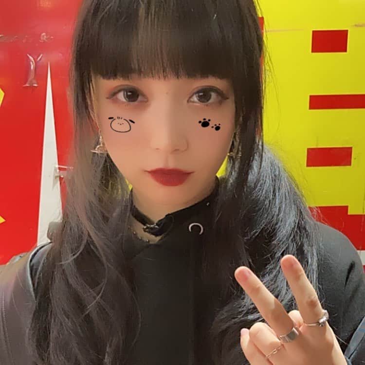 ゆらのインスタグラム：「イセアクリニックでイセアハイフしてきた 初日ですごい変わって嬉しい 二週間後がピークで効果が出るらしくて楽しみ 単純に太ったのと顎が小さいと二重顎になりやすいと同じ小さい顎を持つ母が言っていたので気になっていたハイフ 正解でした 大山さんありがとうございました！」