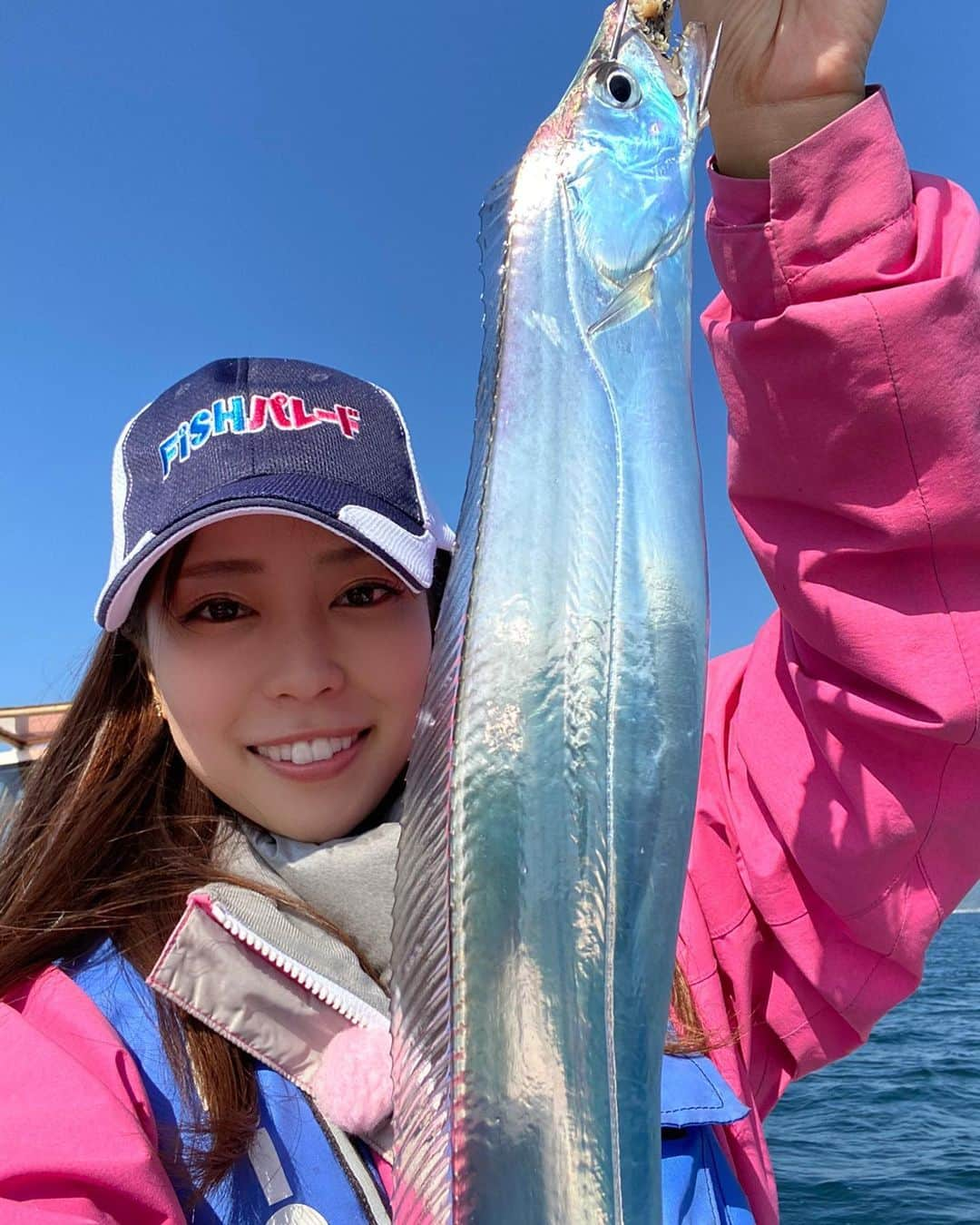 福井柑奈さんのインスタグラム写真 - (福井柑奈Instagram)「11/8放送済みです🎣 RSKテレビ 毎週あさ6時半〜放送 『FISHパレード』  タチウオ釣りでしたーーーー！！ この日はテンヤで釣りました☺️✌️  たくさん釣れたし、 二本掛けもできたしめっちゃ活性高くて嬉しかったぁぁぁ😆❤️❤️  #タチウオ #タチウオテンヤ #テンヤ #太刀魚 #太刀魚釣り #釣り #釣りガール #瀬戸内海 #魚 #海釣り #rskテレビ #fishパレード #コメント大歓迎 #フォロワー募集中　#fish #fishing #fishinglife #fishinggirl #setouchi #selfie #sea #swag #instalike #followers #followme  #🎣 #❤️」11月9日 11時48分 - kanna_fukui