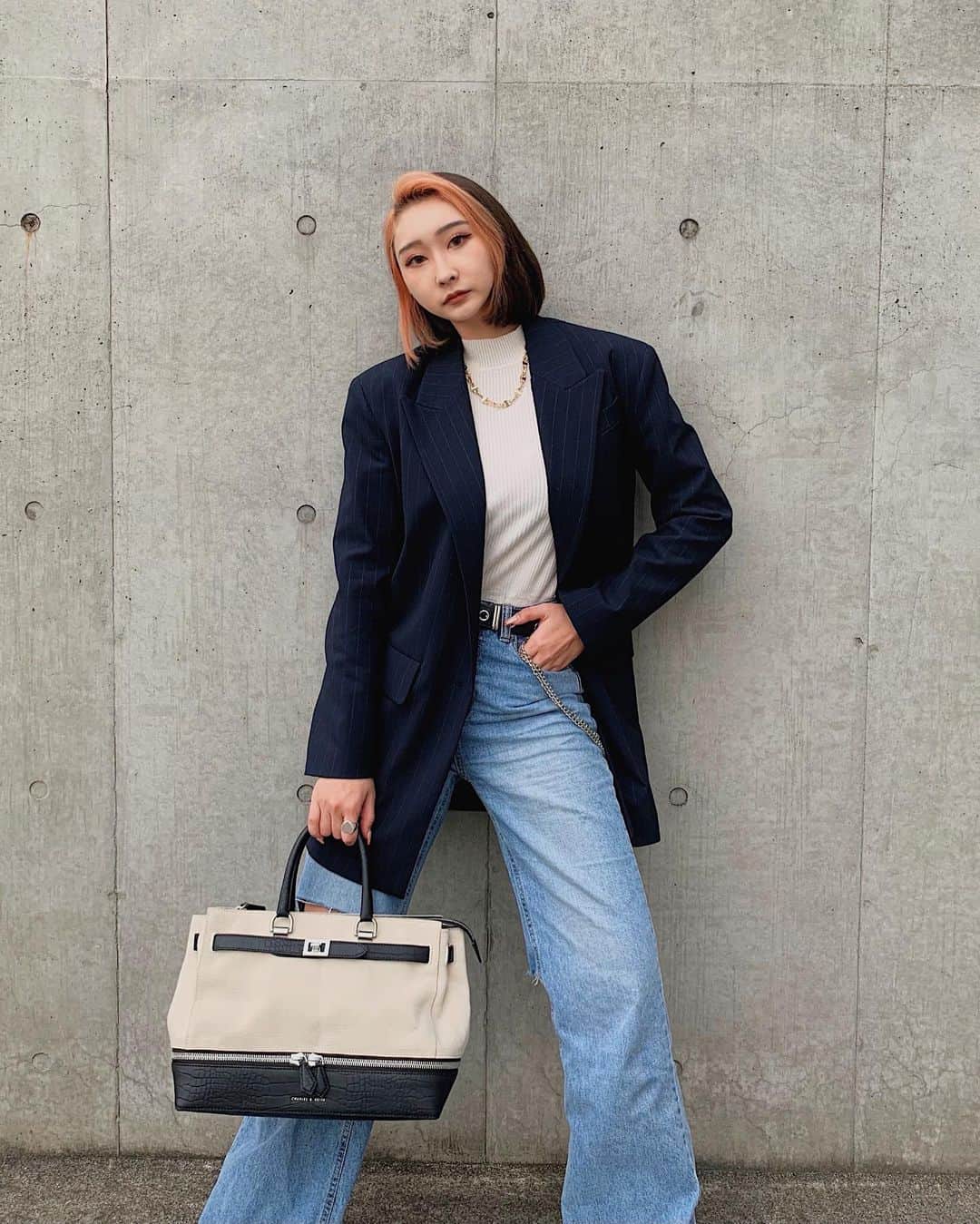 雪琴(YUKI) / DJ YUXIのインスタグラム：「Work Day💙 また１週間頑張ろ〜🦋  #outfitoftheday #ジャケットコーデ #デニムコーデ #仕事コーデ」