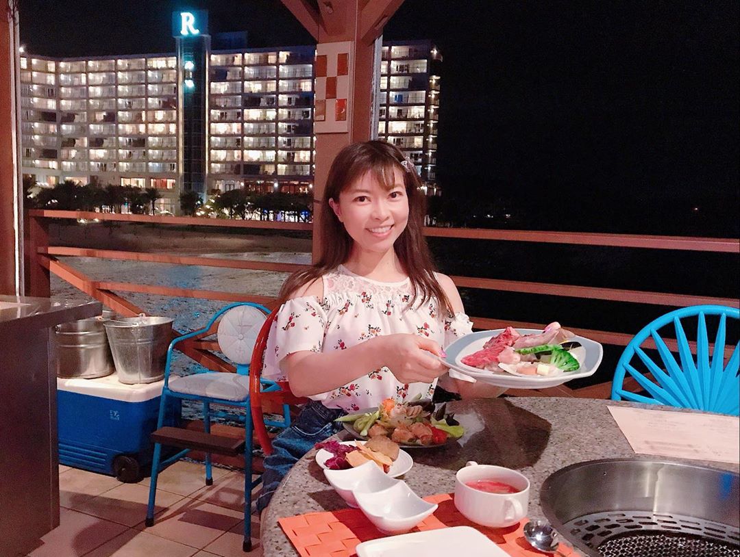 DJ MIYAさんのインスタグラム写真 - (DJ MIYAInstagram)「沖縄から、きゃっほーん❤️❤️  workationって感じでちょっと仕事しながら朝ごはんのあとは、ちょっと寝てGYM行こうかなー💗  写真は、昨晩のBBQ dinnerだよぉ💗  海賊がテーマなの❤️at コーラルシービュー。  outsideで海の風に当たりながらのBBQめっちゃ美味しかった💗  このあと、水着👙もupするねー！！！！！お楽しみに❤️  MIYAの現地から沖縄旅レポ💗storiesもめっちゃupしてるから見てね♪(o^^o)  ルネッサンスリゾートオキナワ🏝Renaissance  Resort Okinawa.  2020年6月に客室を含め全館リニューアル！  沖縄県国頭郡恩納村山田3425-2  #ルネッサンスリゾートオキナワ #ルネッサンスリゾート #沖縄旅行 #沖縄 #沖縄女子旅 #タビジョ #ラグジュアリーホテル #GOTOトラベル #GOTOトラベルキャンペーン #恩納村 #マリオットホテル  #ホテル宿泊 #宿泊記 #沖縄旅行記 #旅インフルエンサー #旅インスタグラマー #旅ブロガー #インスタグラマー #インフルエンサー #沖縄ホテル  #旅好き女子 #トラベラー #旅スタグラム  #マイトリップmiya #沖縄トリップ #Okinawatravel #沖縄県 #ビーチリゾート #沖縄ホテル　#ひとり旅好き」11月9日 12時12分 - dj_miya