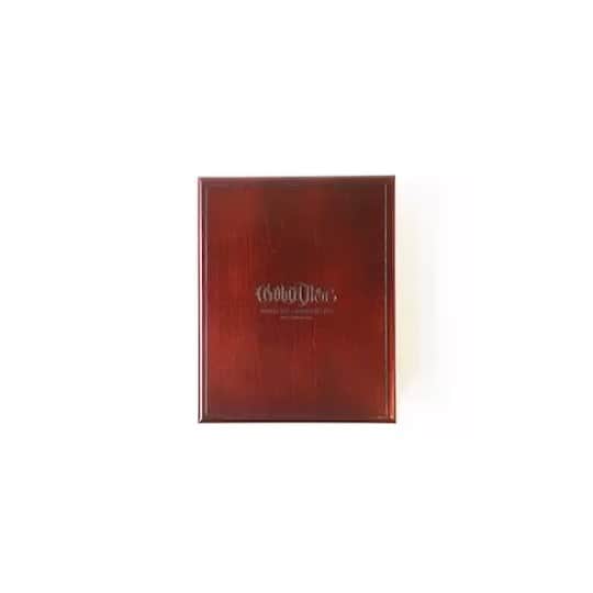 ANARCHYのインスタグラム：「@anarchysfactory 💎  GOLD DISC JEWELRY CASE  <商品説明> シリアルナンバー記載、100個 限定商品  ANARCHYがクリエイティブディレクターをつとめ 集まったクリエイター達により手掛けられ完成した 「GOLD DISC」のCD入り シリアルナンバー記載 100個限定ジュエリーケース！  トラックリスト GOLD DISC ANARCHY X BADSAIKUSH  01. DAYDREAM 02. STILL 03. HOPE 04. ANGELA feat. 舐達麻  <お届け予定> 11月下旬 ANARCHY'S FACTORYより発送されます。  <販売先> ANARCHY'S FACTORY http://anarchysfactory.shop-pro.jp  APHRODITE GANG  http://agh.theshop.jp/  ※ GOLD DISC ジュエリーケースに関しての ご質問、お問い合わせにつきましては　info@anarchysfactory.com までご連絡下さい」