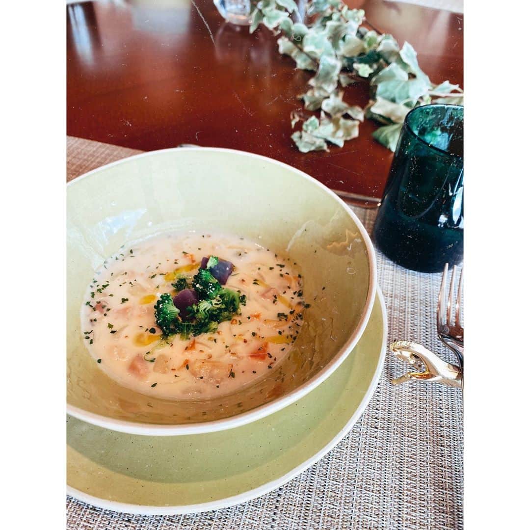 紗栄子さんのインスタグラム写真 - (紗栄子Instagram)「@nasufarmvillage のランチについてくるスープはとっても優しいお味です😌🌿✨ ファームで採れたフレッシュなお野菜や、地元で採れたお野菜をふんだんに使っています🥕✨ @nasufarmvillage」11月9日 12時51分 - saekoofficial