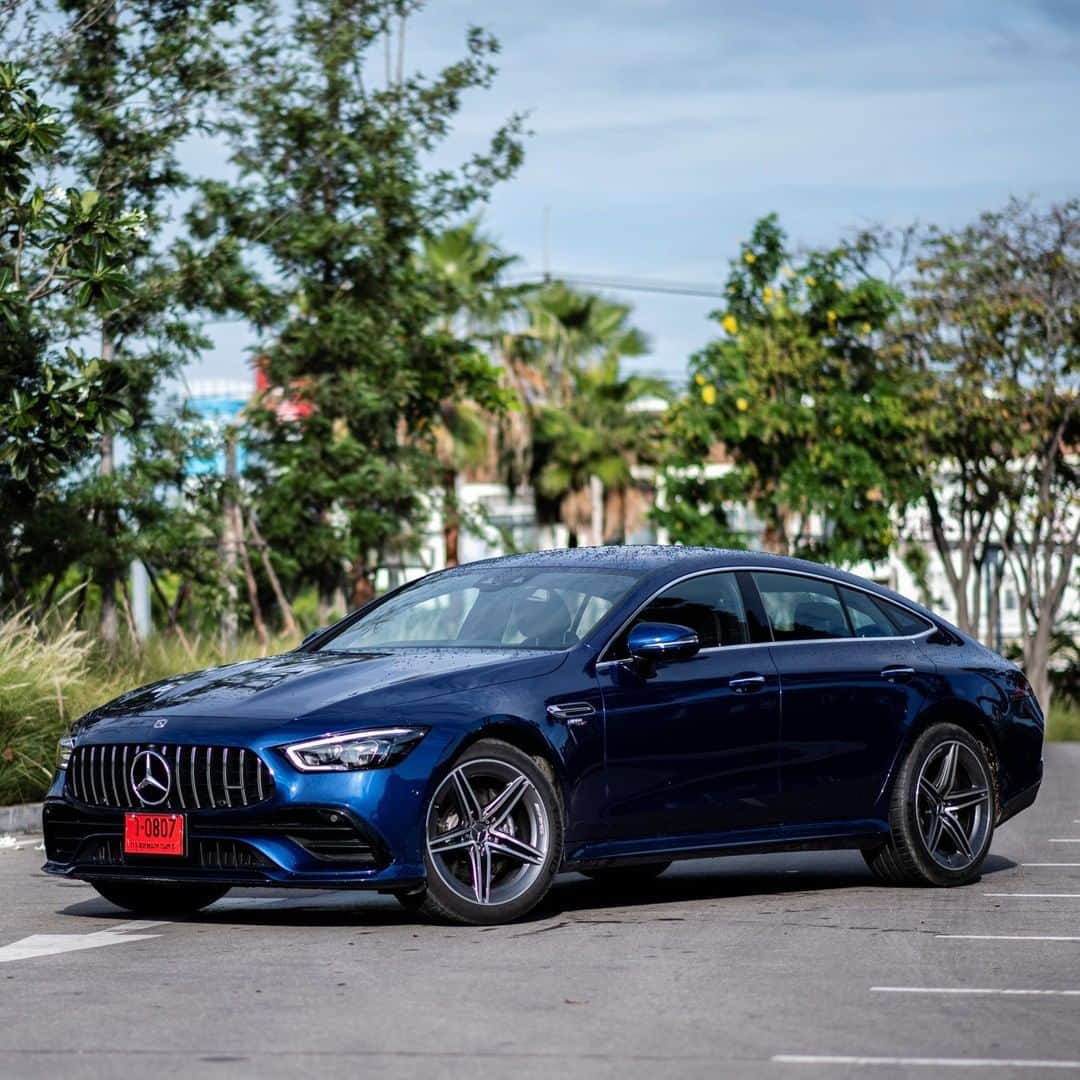 Mercedes-Benz Thailandさんのインスタグラム写真 - (Mercedes-Benz ThailandInstagram)「############ 🏁 AMG Monday 🏁 ############  AMG Monday Select : Mercedes-AMG GT 53 4MATIC+ 4-Door Coupé   ดีเอ็นเอรถแข่งที่ฝังแน่นในทุกการเคลื่อนไหวกับ Mercedes-AMG GT 53 4MATIC+ 4-Door Coupé สี brilliant blue ที่โดดเด่น ทุกสัดส่วนอัดแน่นด้วยดีกรีความสปอร์ตสุดขีด ที่เผยถึงพละกำลังอันน่าเกรงขามกับเครื่องยนต์ V6 3.0 ลิตร ขับเคลื่อน 4 ล้อ 4MATIC+ และให้กำลังสูงสุด 435 แรงม้า ทำให้กลายเป็นรถยนต์สปอร์ตสี่ประตูตัวจริงอย่างไม่ต้องสงสัย  ติดตามความเคลื่อนไหวของเมอร์เซเดส-เบนซ์ ก่อนใครได้ที่ LINE Official Account @ mercedesbenzth http://mb4.me/MBTHLINE  พิสูจน์ความเร้าใจของ GT 53 4-Door 4MATIC+ Coupé ได้ที่ www.mercedes-benz.co.th/AMG-GT53-4door  พบกันทุกวันจันทร์กับ AMG Monday ที่รวมทุกความเร้าใจจาก Mercedes-AMG มาให้แฟนเพจได้ติดตามกันนะครับ See you next Monday !!  #AMGMonday #Mercedes #AMG 🔥 #GT53 #AMGGTFamily #Coupé #DrivingPerformance #Power #Passion #Luxury #Instacar #Lifestyle #MercedesAMG #MercedesBenzThailand」11月9日 13時00分 - mercedesbenzthailand