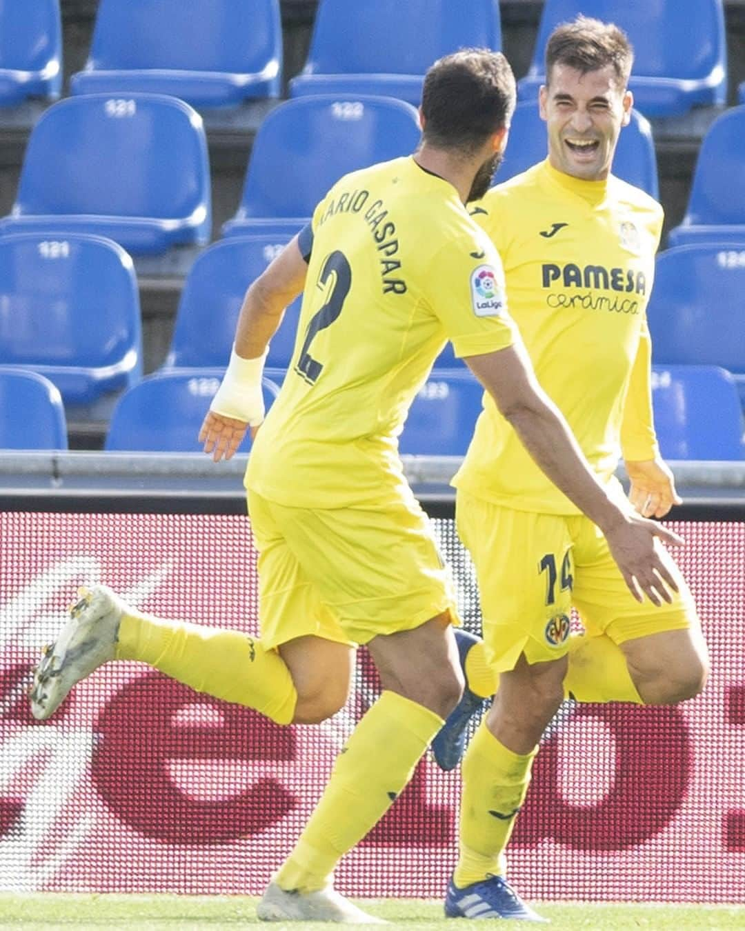 LFPさんのインスタグラム写真 - (LFPInstagram)「GOAL feeling!🔥💛 • ¡El sabor del GOL! 💛🔥 • #Trigueros #Gaspar #Villarreal #LaLiga #LaLigaSantander #Football #Goal #HayQueVivirla #YouHaveToLiveIt」11月9日 13時00分 - laliga