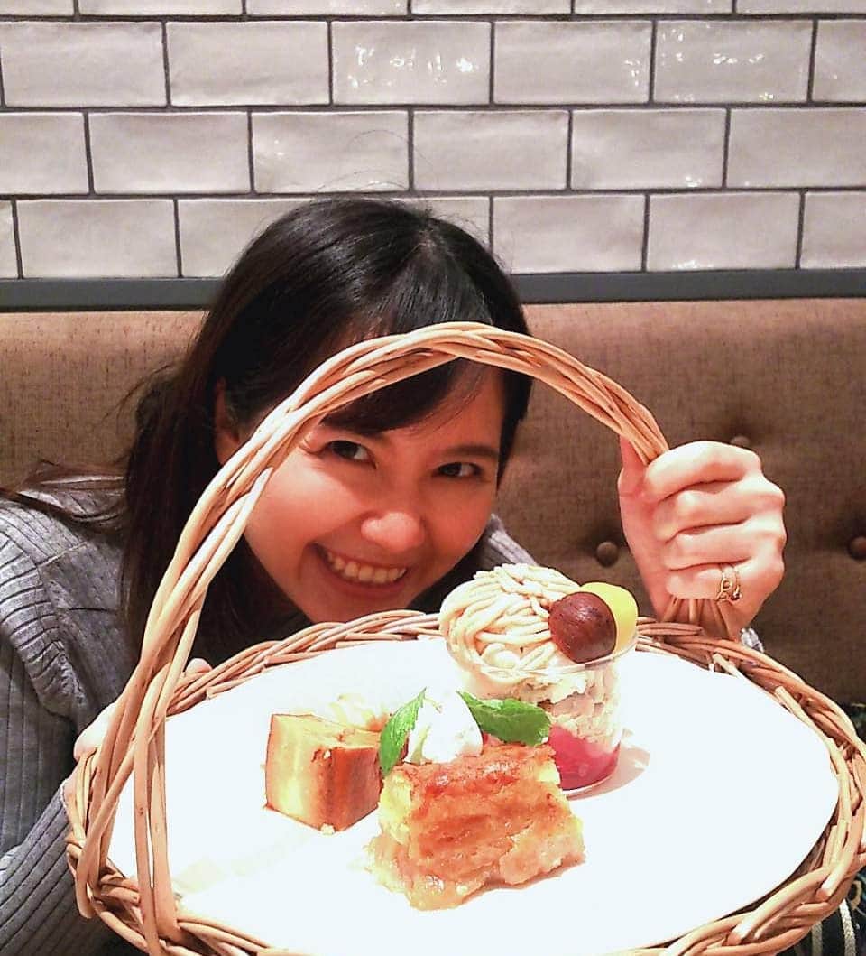 手島千尋のインスタグラム：「ちょっと前に 同期の@kurisami に 久しぶりに会えました🙌👏  ラジオにテレビに レギュラーでぱんぱんな スケジュールの合間をぬって 時間作ってくれました💓💓  限られた時間、 マキマキで話して。 帰りもずーっと話して  まだ全然足りなかった けど、、 続きは次回に。 はぁぁ 楽しかったなぁ～😂✨💓  ありがとう💓 さみちゃん✨」