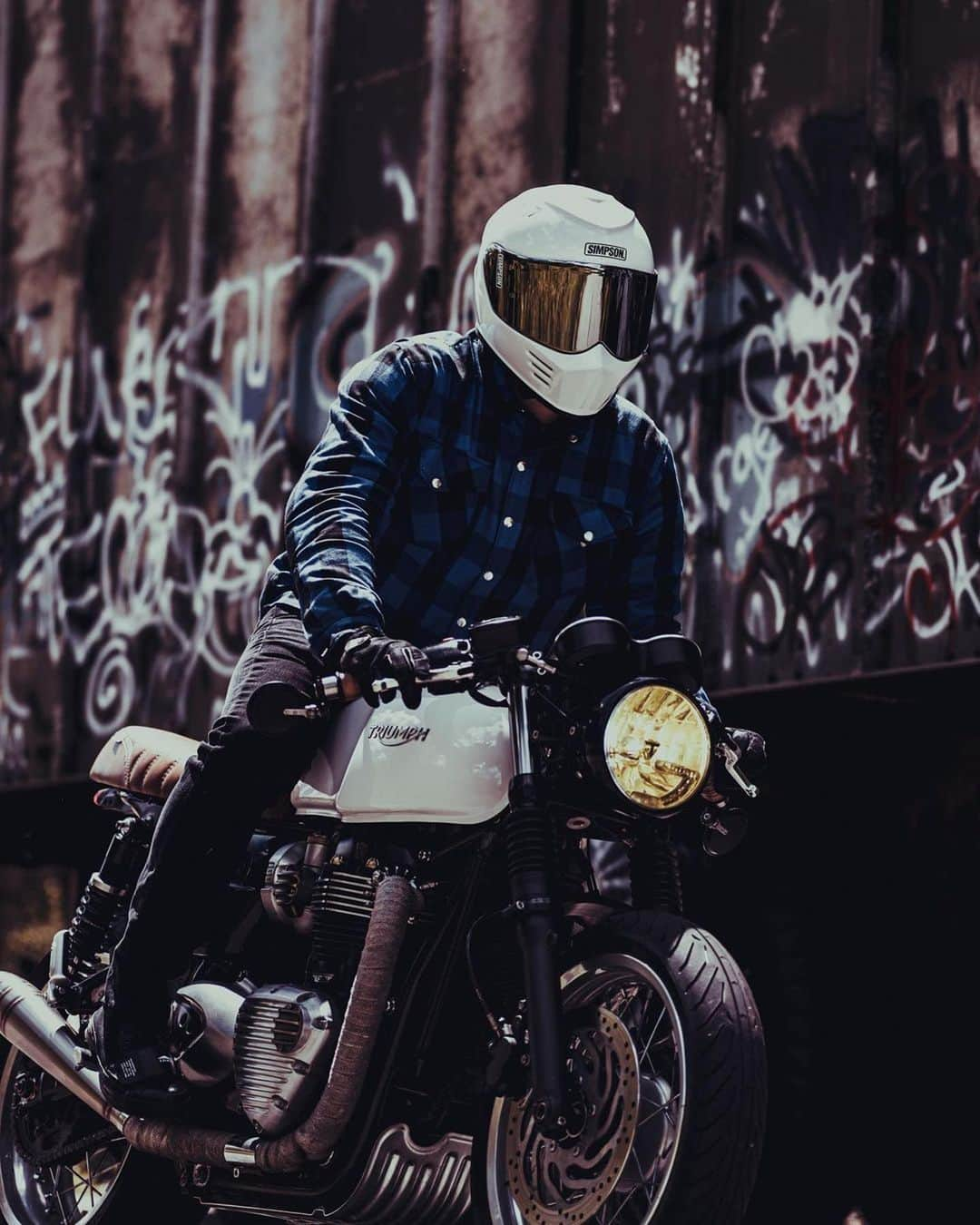 epidemic_motorsさんのインスタグラム写真 - (epidemic_motorsInstagram)「Time to ride! @jlagrave  . Shot on Fuji XT30 Viltrox 85mm f/2.0 . #thruxton1200  #motorcycle  #bike  #custom  #ride #epidemicmotors#epidemic_motors#ride_like_hell #instamoto #stocksucks #artist#builtnotbought #miami#saint_motors#saintmotors#kustom  #kulture  #caferacer  #bratstyle #musicians#texas#motos#filmmaker#filmmaking#movie#dj#producer #writer#art#カフェレーサー」11月9日 13時17分 - epidemic_motors