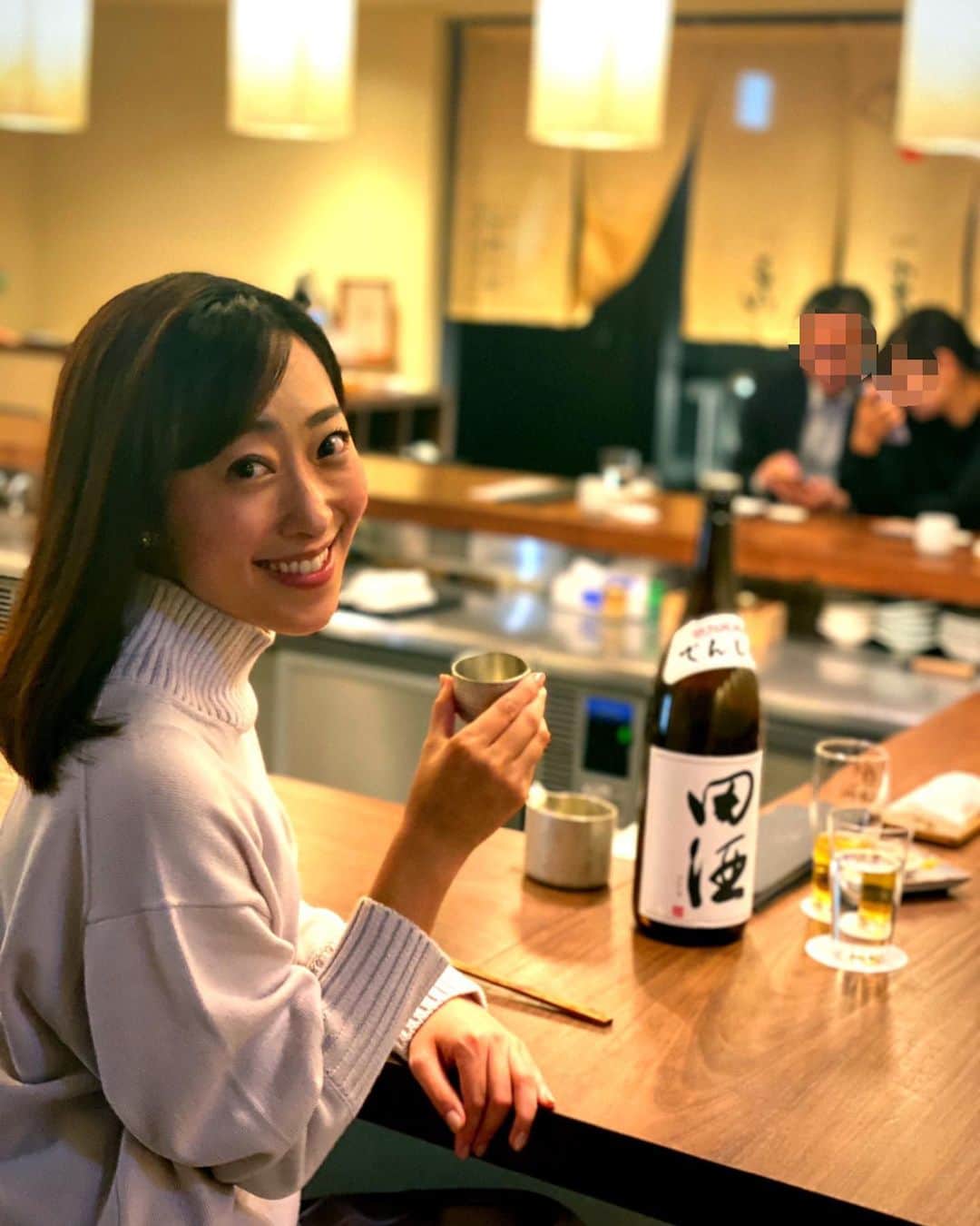 落合由佳のインスタグラム：「.✳︎ 9回投稿に渡ってお届けしましたが 皆さん、楽しんで頂けましたか？🤣 また何か機会があったら、こんな載せ方もしていきたいと思います。  restaurant #日本酒バルのまえ  sake #田酒 (青森市) tops @allureville_official  skirts @allureville_official  photo by @sa_1027  nail @sa_1027   Thanx!!!  #日本酒女子 #日本酒カレンダー #酒カレ #おちゃゆか #銀座グルメ #銀座ディナー #田酒 #和食 #japanesesake #sakestagram  . .」