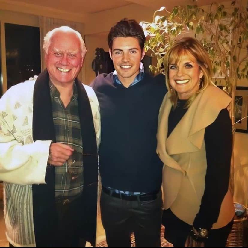 ジョッシュ・ヘンダーソンのインスタグラム：「Mama and pops. Best parents ever. Sorta 🤣 love u mama 😘」