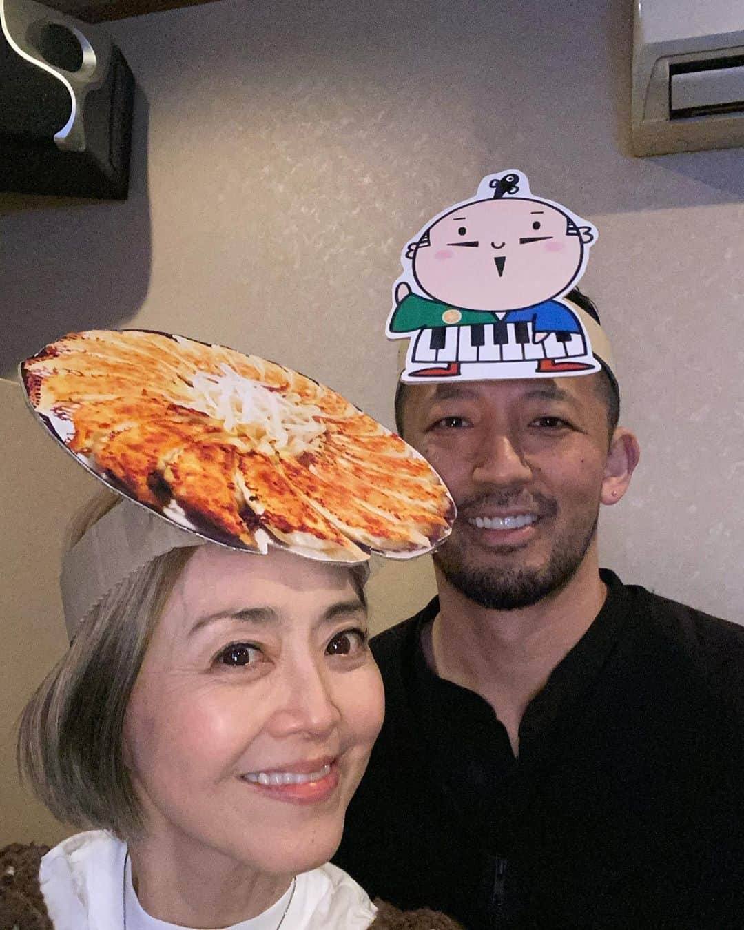 熊谷真実さんのインスタグラム写真 - (熊谷真実Instagram)「武雄のお友達が歓迎、浜松市の皆さん！と垂れ幕と餃子の家康くんの被り物まで用意してくださっていました。  感動。 感動に次ぐ感動。 もちろん、この被り物はいただきました。 使わせていただきます。 #家康くん#浜松餃子#佐賀県武雄#武雄も素晴らしいところ#日本てすばらしい #」11月10日 0時14分 - mami_kumagai310