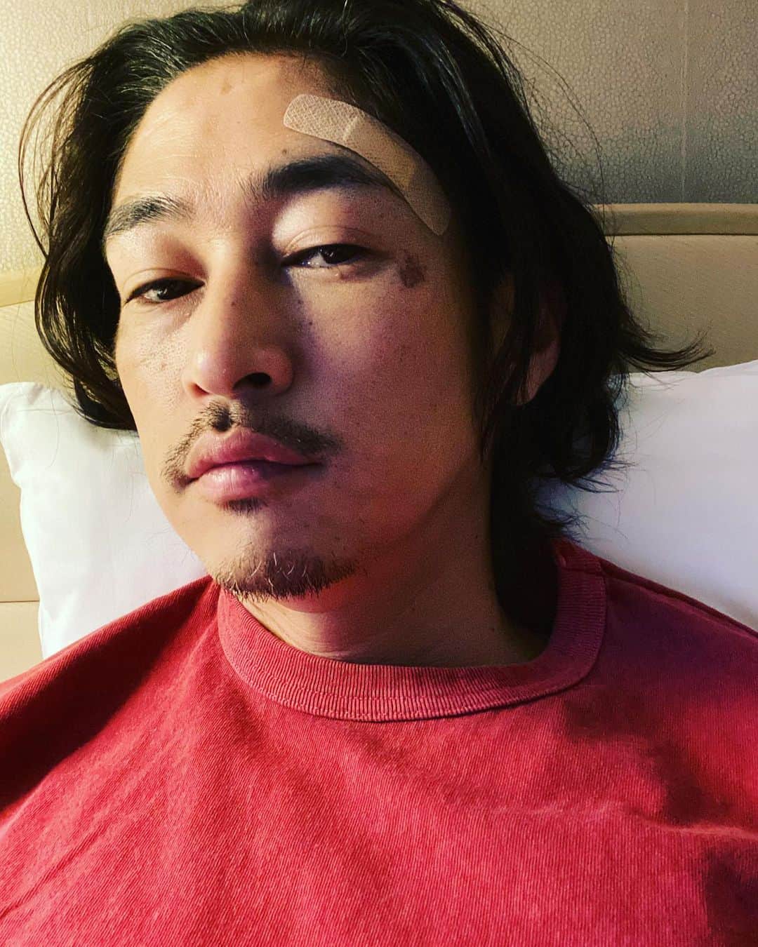 窪塚洋介のインスタグラム：「…転んだ🥺」