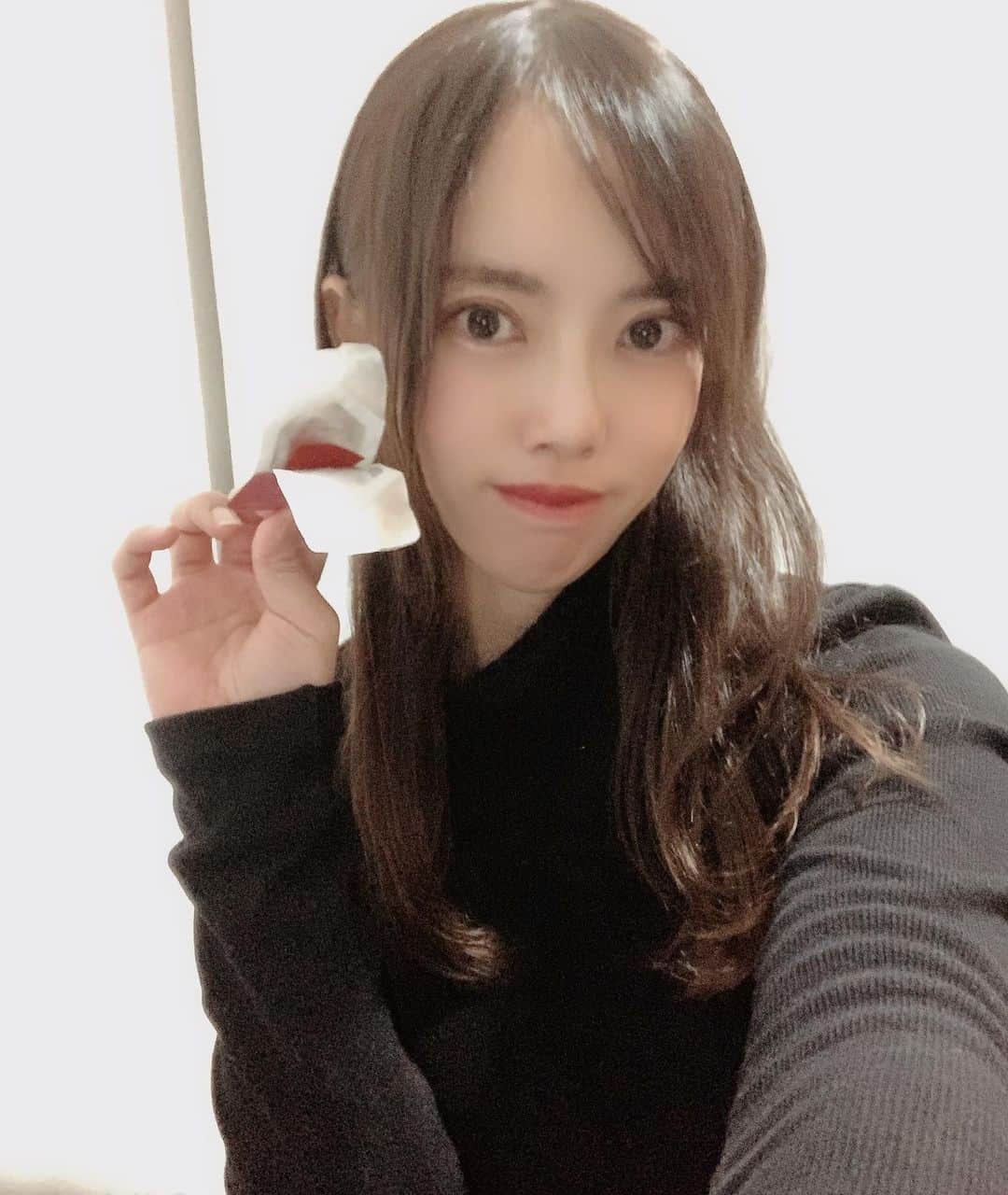 hina2221のインスタグラム：「なめる日焼け止め💊✨ ゴルフで日焼け気になりすぎて、 色々飲み日焼け止めをみていたら なんと、なめる日焼け止めを見つけてしまいました❤️☺️ シートタイプなので、気になるときに ささっとなめればオッケイ✨ 錠剤だと水が必要だけど、これは水無でいけるから本当便利💕 ゴルフバックに忍ばせとこ😗✨ . . .  #lindastage #リンダステージ #飲む日焼け止め #日焼け止め対策 #なめる #紫外線対策グッズ #pr #トリドリベース#ゴルフ#ゴルフ女子」
