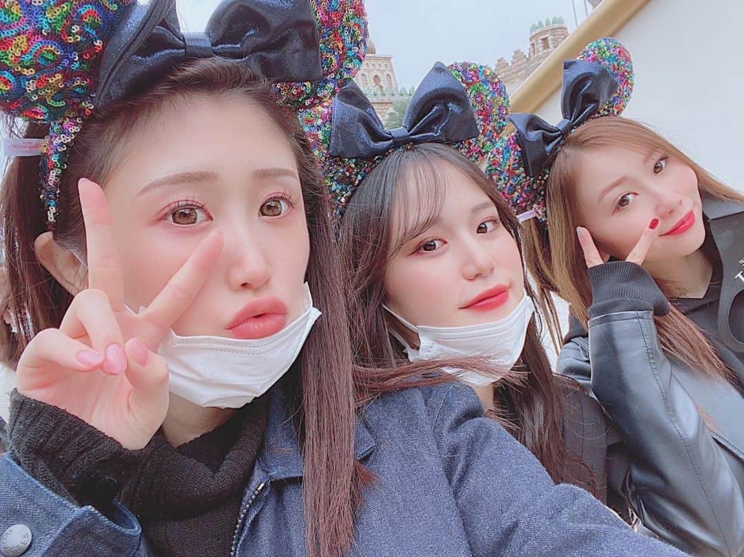 AKARIのインスタグラム：「#tokyodisneysea 🌈🌈 一日全力で遊んだ😚❤️ わたし絶叫嫌いだとおもってたけど乗ったら 全部楽しかった🤭嬉しい！」