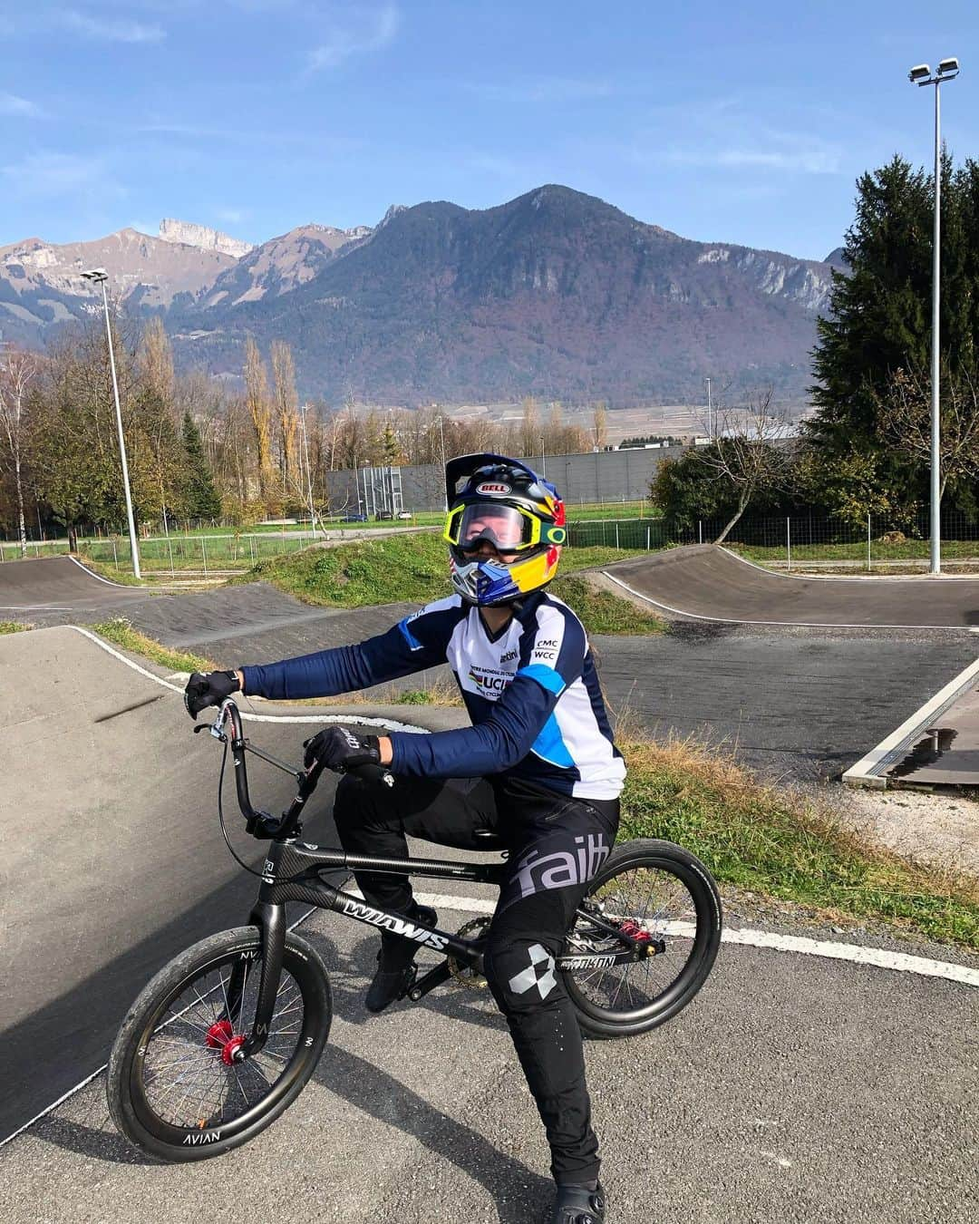 畠山紗英さんのインスタグラム写真 - (畠山紗英Instagram)「最近毎日楽しい😆  It’s been fun in these days😊  #redbull #oakley #bellbikehelmets #shimano #tioga #bmx #fun」11月9日 22時57分 - saehatakeyama