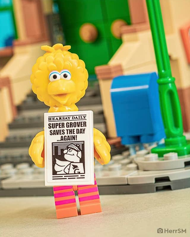 LEGOさんのインスタグラム写真 - (LEGOInstagram)「Building friendships since 1969 ❤️  📸 by @herrsm from @stuckinplastic  #LEGO #SesameStreet #CookieMonster #LEGOIdeas」11月9日 23時00分 - lego