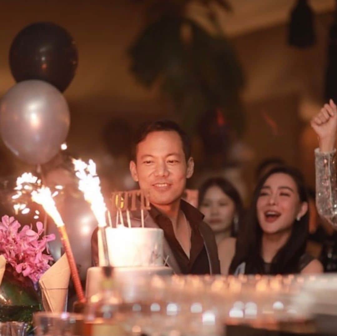 インヤさんのインスタグラム写真 - (インヤInstagram)「Throwback Happy Birthday to @itthi_ 🎂✨I am grateful that you are a part of my life. Love ya❤️!!! #insanitthi」11月9日 23時16分 - yingya_thanijachinya