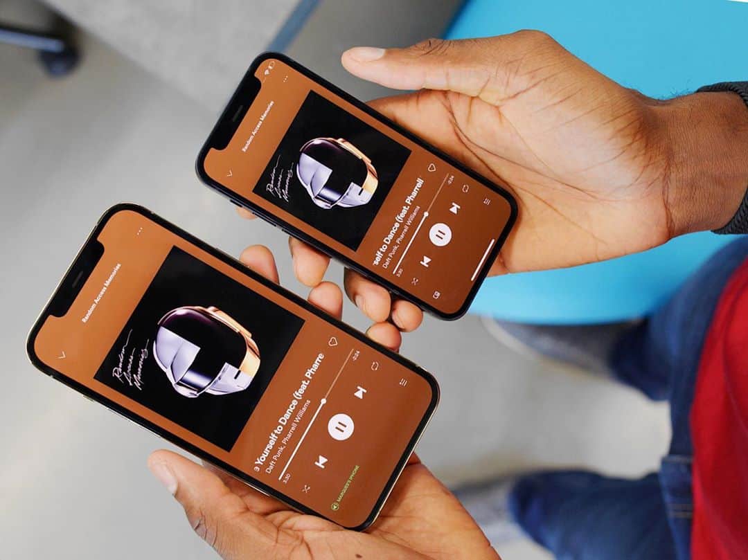 マーケス・ブラウンリーのインスタグラム：「Just published TWO VIDEOS: iPhone 12 Mini and 12 Pro Max Reviews!」
