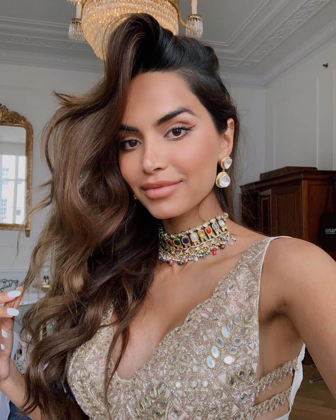 Diipa Büller-Khoslaのインスタグラム：「This #Diwali won’t be the same due to a pandemic. But that didn’t stop me from getting into the best Indian ensembles and creating some of my best content till date. - Starting 11th Nov - get ready for my feed to be filled with festive content like never before. 🪔❤️」