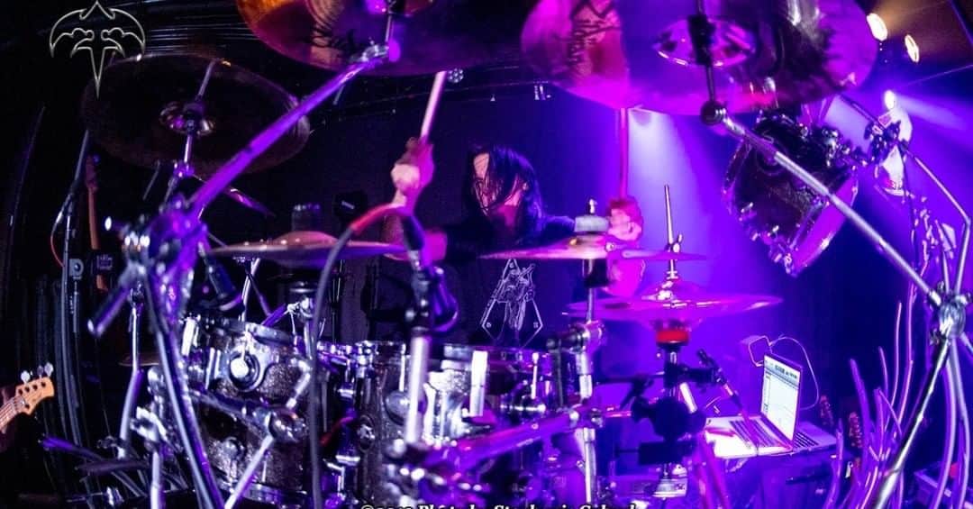 Queensrycheさんのインスタグラム写真 - (QueensrycheInstagram)「Casey at the Ace of Spades in Sacramento, CA (photo credit Stephanie Cabral Photography) #queensryche #theverdicttour #caseygrillo #case #customdrums #kickassdrummer #bamf #sawbladeheaddesigns #lotus #dwdrums #rychersrule」11月9日 23時15分 - queensrycheofficial