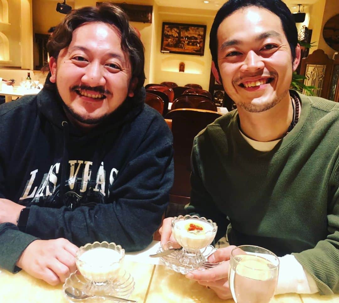 福田洋のインスタグラム：「明日の試合に備えて。。🍛  #BASARAインドカレー部  新入部員の @leona_dradition さんと。。🍛  4年前、両国国技館で監督と組んで、闘えたことはわたしのプロレス人生ベストいくつかに入る思い出です。🥬  #藤波怜於南 さん #ほのかなヨギの匂い #謎のパーティ #高校の友達の友達」