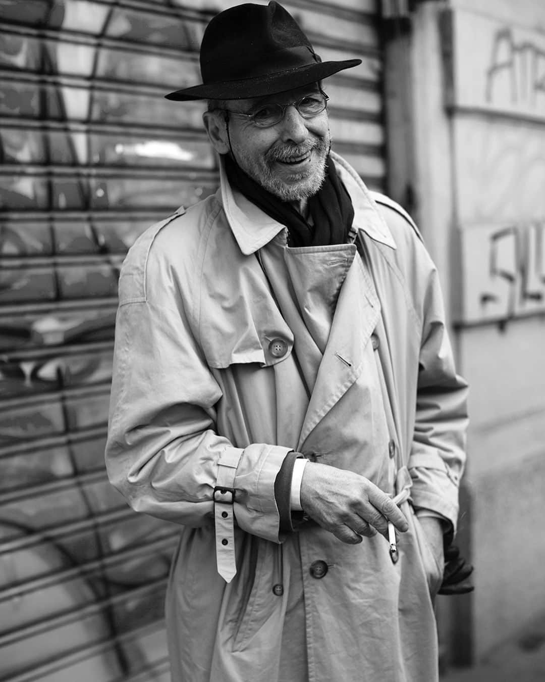 スコット・シューマンのインスタグラム：「Today over at my side hustle @oldgiorgioarmani I celebrate the work of @aldofallai ! Aldo is the man responsible for the visual identity of Giorgio Armani in the 70s and 80s. He created the images that made me fall in love with fashion, I would not be a photographer today if it wasn’t for the dreams Aldo inspired in me. I’ve met him a few times (the photo above is when I last saw him in 2019) and he is the epitome of a humble, quiet Florentine artist. Swipe through the accompanying slides to see just a bit of his work.」