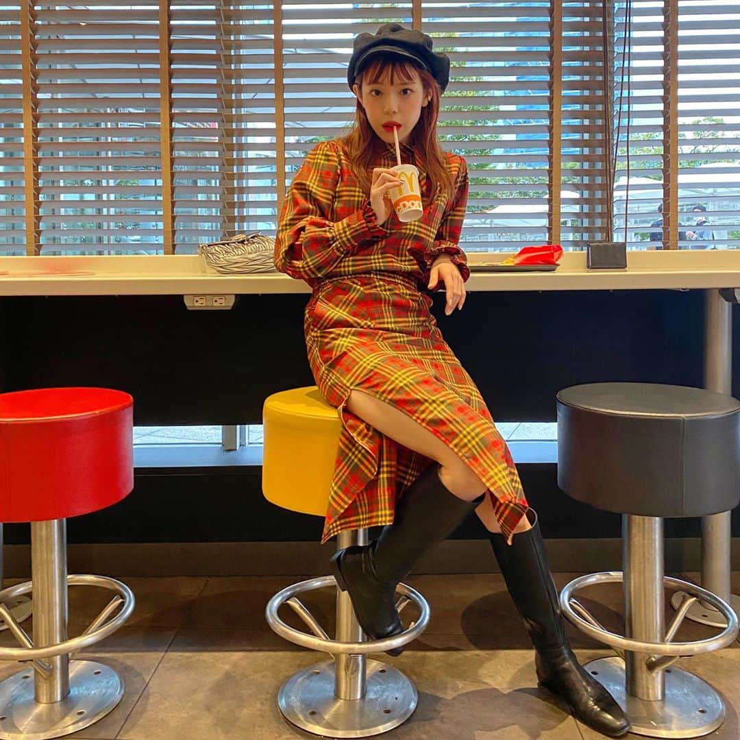瀬戸あゆみさんのインスタグラム写真 - (瀬戸あゆみInstagram)「マクドナルドでは、ポテトとシェイクを買って、つけて食べる派❤️💛 #ayumi_outfit  #dearsisterhood」11月9日 23時35分 - setoayumi