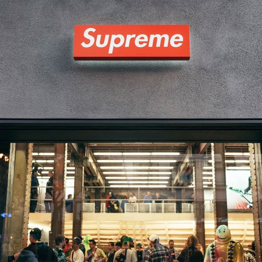 HYPEBEASTさんのインスタグラム写真 - (HYPEBEASTInstagram)「@hypebeaststyle: VF Corporation is set to acquire @supremenewyork for $2.1 Billion USD. The deal, which was first announced by WWD, is expected to close before the end of VF Corp’s 2020 fiscal year. Supreme’s current investors, The Carlyle Group and Goode Partners will sell their stakes in the brand. Supreme founder James Jebbia stressed that Supreme would maintain its independence, saying “We are proud to join VF, a world-class company that is home to great brands we’ve worked with for years, including The North Face, Vans, and Timberland. Click the link in bio for the full story.⁠ Photo: Aaron Miller/HYPEBEAST」11月9日 23時46分 - hypebeast