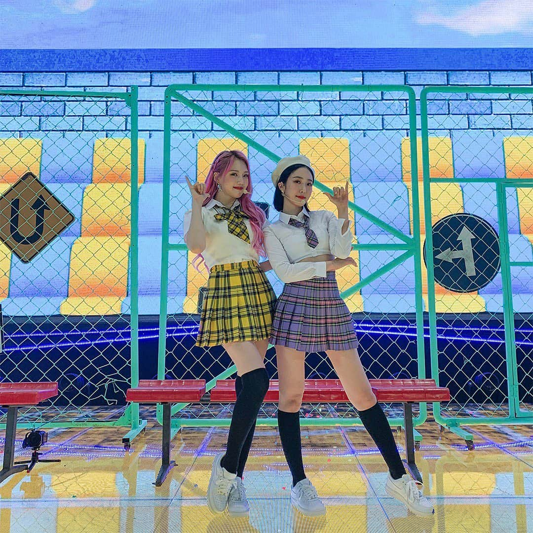 GFriendさんのインスタグラム写真 - (GFriendInstagram)「[🎞 #G_TODAY]   #여자친구 #GFRIEND #예린 #YERIN #신비 #SINB 回:Walpurgis Night   #Secret_Diary #OOTD」11月9日 23時46分 - gfriendofficial