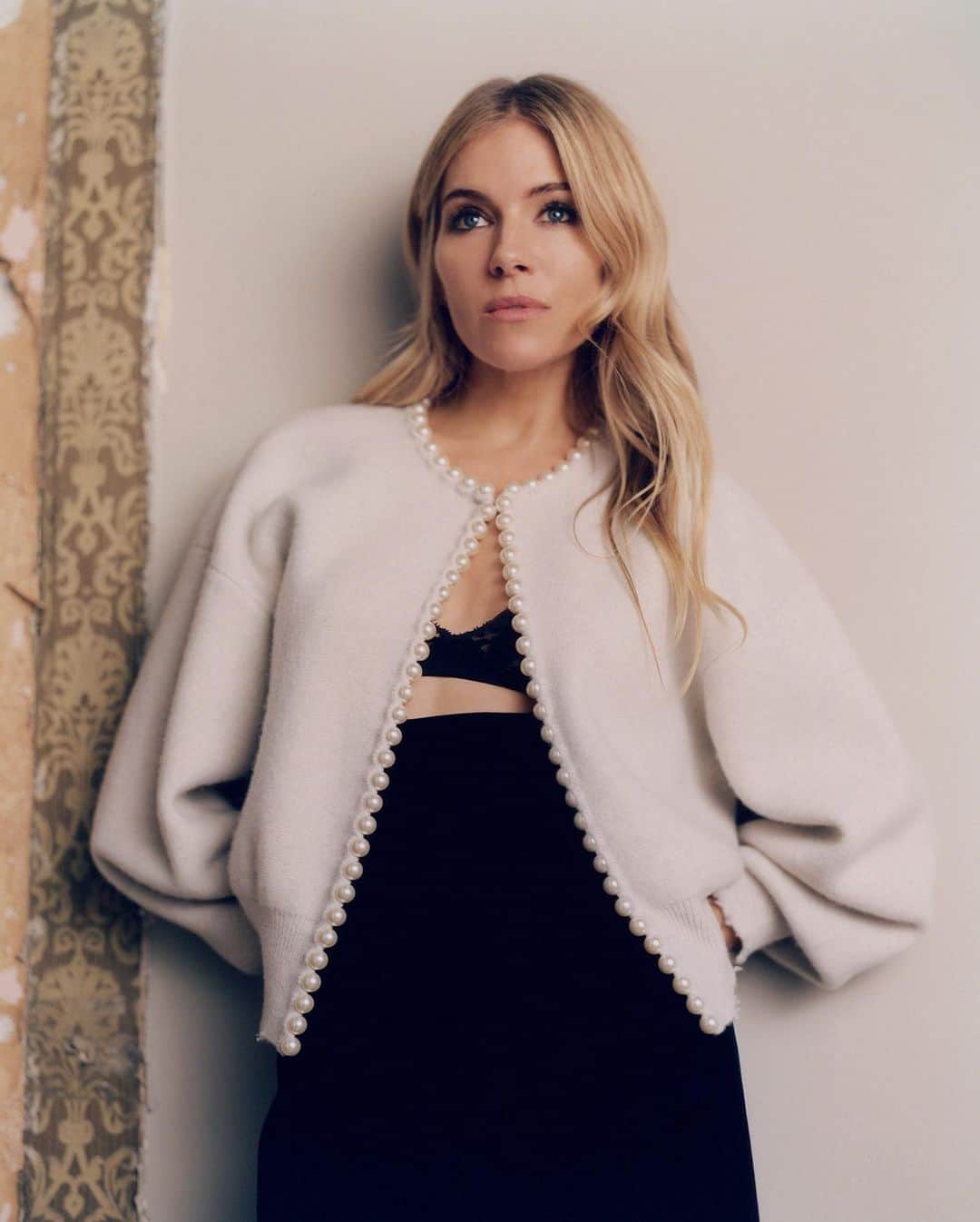 PORTER magazineさんのインスタグラム写真 - (PORTER magazineInstagram)「Ahead of the release of #SiennaMiller’s new movie Wander Darkly, in which she gives the latest in a series of powerhouse performances (including American Woman, 21 Bridges and The Loudest Voice) that have drawn rightful focus to her onscreen presence, the British actor talks to PORTER about self-worth, working motherhood and standing her ground. See more at the link in our bio.」11月10日 0時02分 - portermagazine