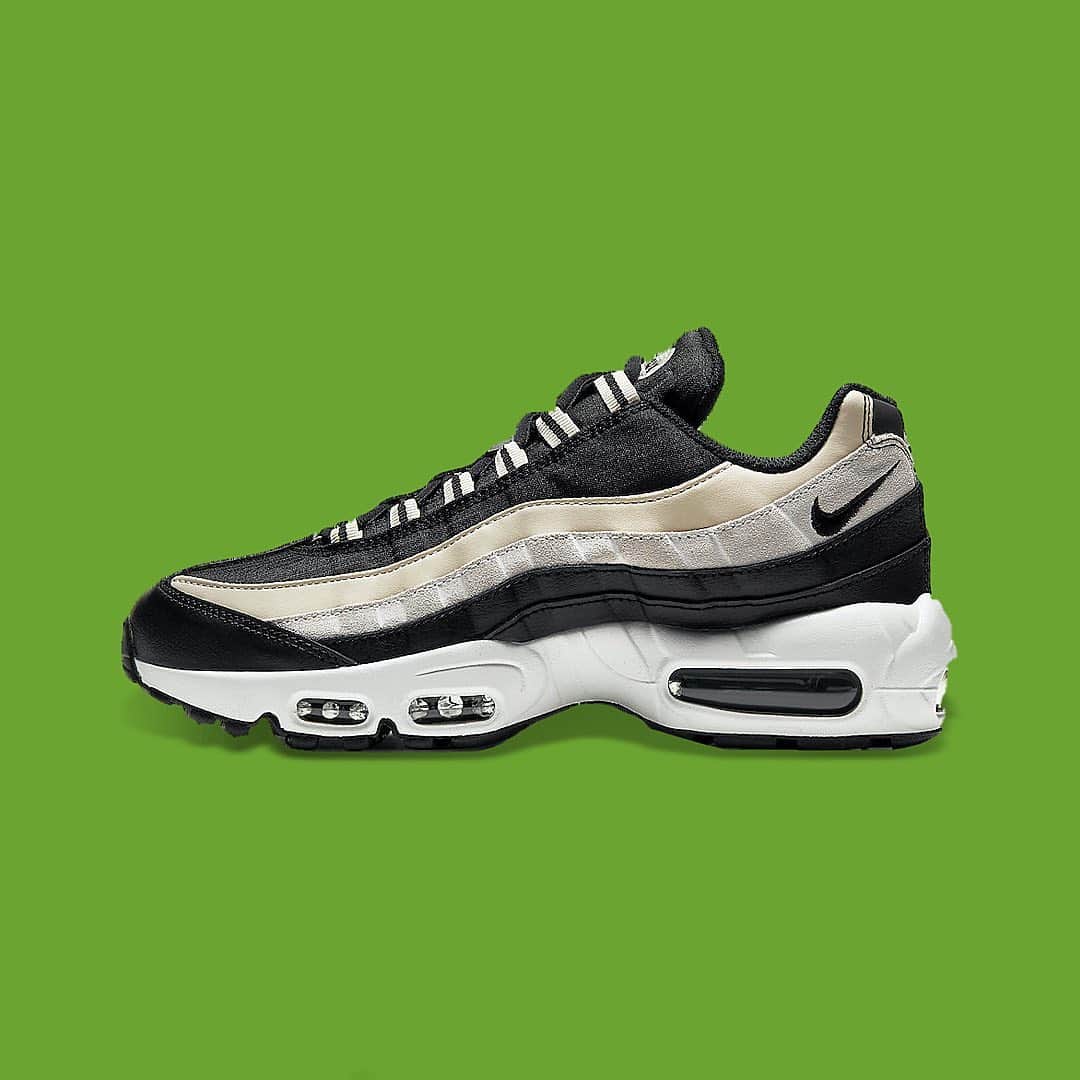 shoes ????さんのインスタグラム写真 - (shoes ????Instagram)「How 🔥 are these Nike Air Max 95 Black Champagne? 🥂   This drop celebrates the 25th anniversary of the iconic shoe. What’s your fav Air Max 95 to date?👇」11月10日 0時03分 - shoes