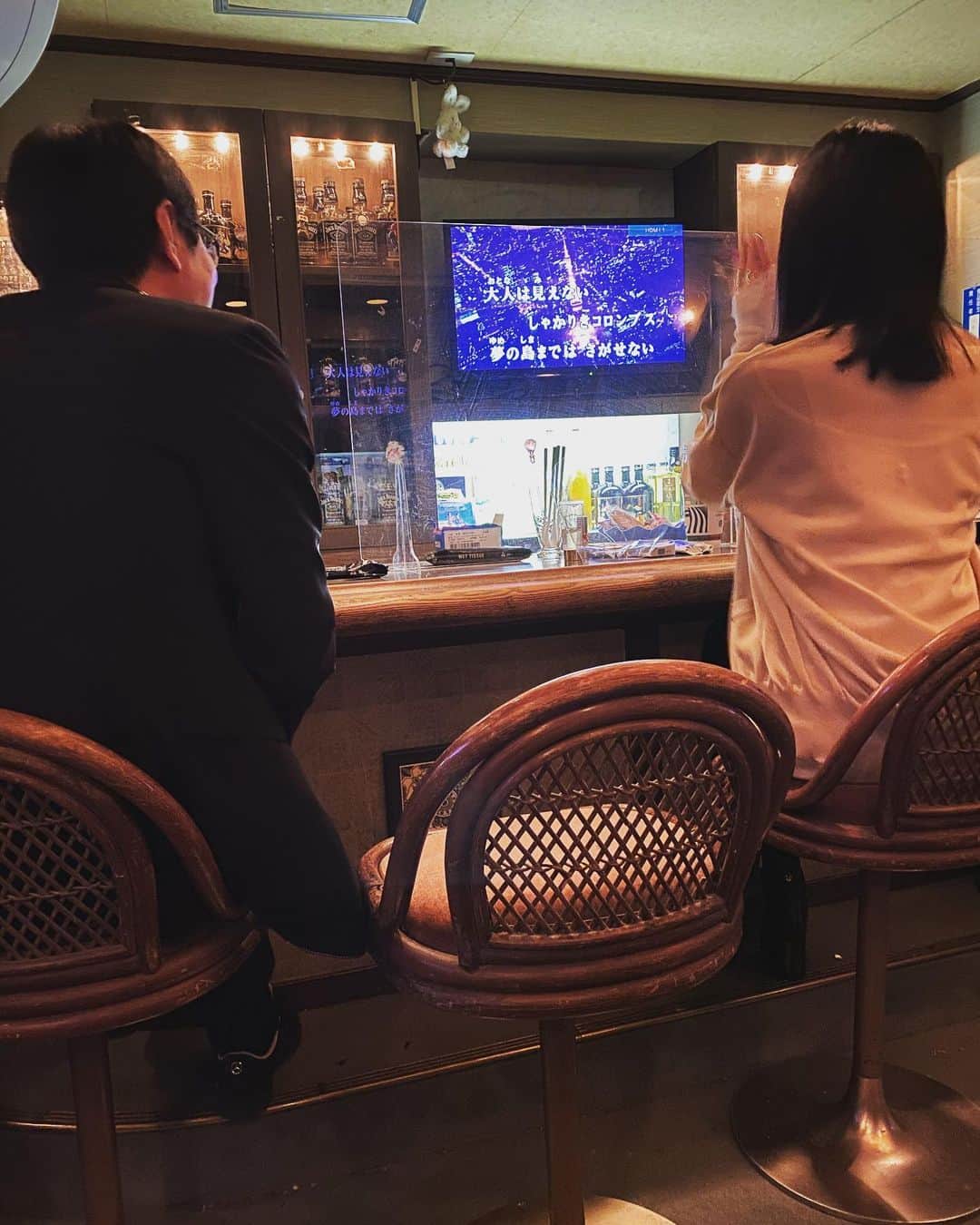 五箇公貴のインスタグラム：「これが夜なのか。ちなみに使い捨てアクリルマイクガードと言う徹底した対策ぶりでした。」