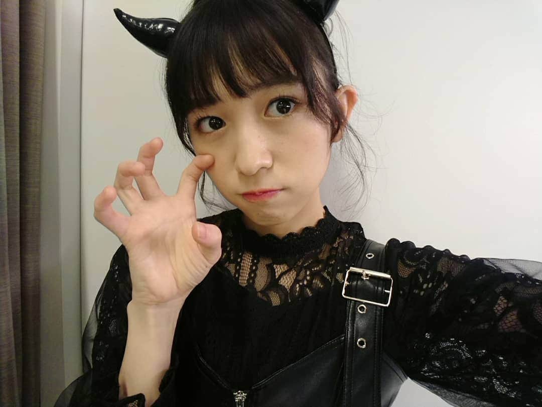小泉遥香のインスタグラム：「2020.11.08 at LINE CUBE SHIBUYA #超とき宣からお届け 来てくれて、ありがとうございました！ 1階の皆も2階の皆も3階の皆も！ 心の距離は同じ！ずっと見えてたよ！ 超ときめき♡宣伝部としては２回目の有観客 ワンマンライブ、そして初のホールワンマンライブということで、すごく広くて大きな会場でパフォーマンスをさせて頂き本当に嬉しく思います！ ライブで一緒に同じ時間を共有できて、音楽の魔法で楽しくなれて、一瞬一瞬が私にとって本当に大切な時間でした！ これからももっと大切な時間をどんどん増やしていくことができるように、私達も日々努力するので！みんなも負けないくらいのできたてのパワーを私たちにこれからも届けて下さったら嬉しいです🥺 本当にありがとうございました！🤗  #Instaharum #超とき宣 #超とき宣からお届け #ハロウィン #🎃 #おはる #小泉遥香 #アイドル #idol #天使と悪魔 #オメでたい頭でなにより さん #オメでた さん #お届け！デリバリースター」