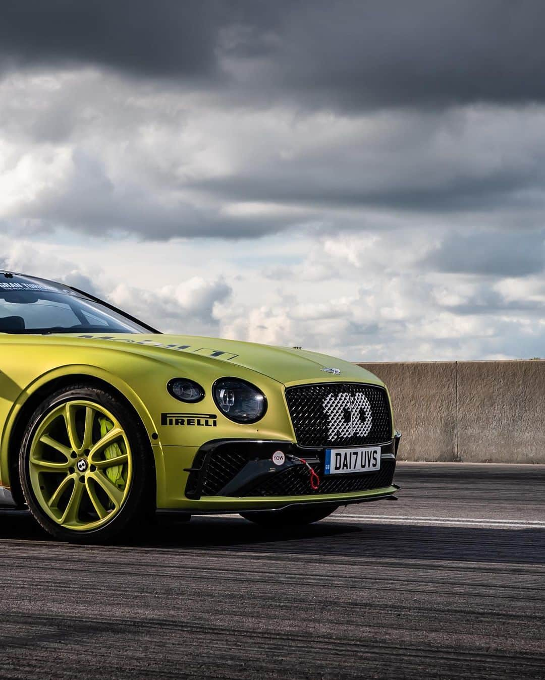 ベントレーさんのインスタグラム写真 - (ベントレーInstagram)「Speeding into your feed. The Pikes Peak #ContinentalGT. _ #BringTheThunder」11月10日 0時05分 - bentleymotors