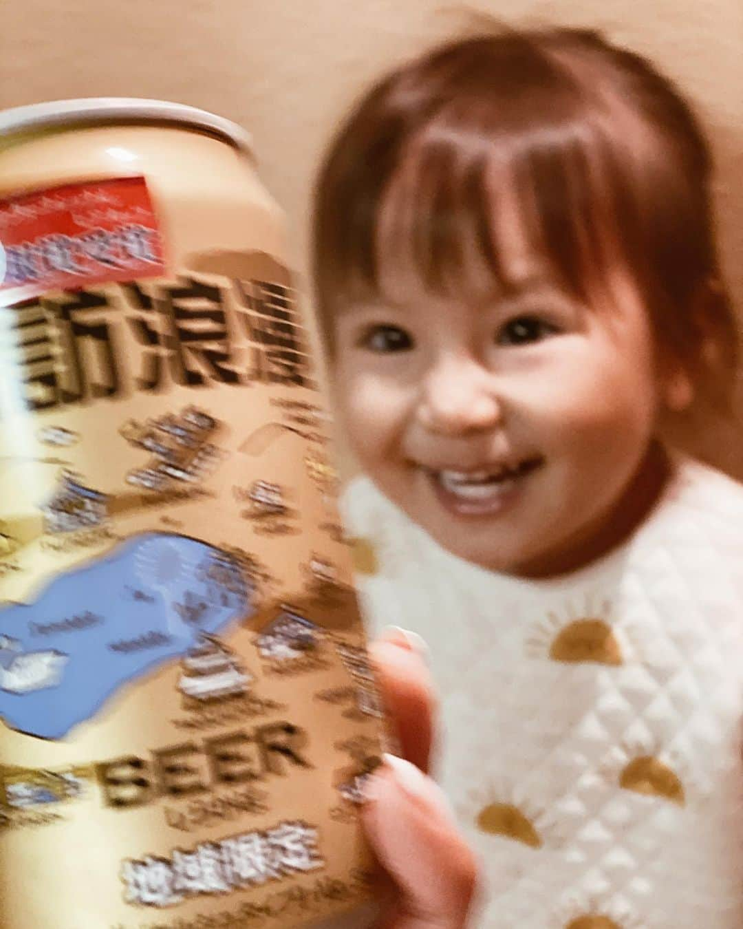 高橋菜摘さんのインスタグラム写真 - (高橋菜摘Instagram)「🍁 笑い声が聞こえてくるような この写真大好き🤍 たまたま見れた紅葉が まぁ綺麗でラッキーだったな . #カナディアンファーム ふと探したらとても素敵な場所を発見。 ずーっと心のどこかで こんなような場所が欲しいって 思ってたからかな？ 行った瞬間にもう知ってるような なんか不思議な気分だった。 湘南にもあったらと思ってたけど ここはここにあったことが とてつもなく正解に思えた。 . 笑顔いっぱいの旅楽しかったな🤍 ここ数ヶ月毎週のように キャンプしたり旅行に行ったり それもこれもしばらく行けなくなる 前兆の動きだったのかな？ 急に希望の場所に土地が出て バタバタと始まった家づくり。 ちょっとだけ今はお出かけ我慢！ だけど日帰り数時間だけでも癒されに カナディアンファーム 行っちゃったりしそうなてへぺろな私。 . . . #八ヶ岳 #長野 #原村 #紅葉 #落ち葉 #秋 #家族  #家族旅行 #おすすめスポット #旅行 #紅葉狩り  #nagano #japan #familytrip #autumn #leaf」11月10日 0時06分 - natsu128