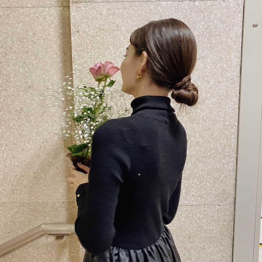 加藤愛里クリスティーナのインスタグラム：「皆さま TINA初POP UP ご来店頂きほんっっとうにありがとうございました。 何百人もの方にご来店頂き大大大大大大盛況で、わたし自身正直びっくりしました。  初めて自分の目で皆さんがTINAの商品を手に取って喜んでる姿を見て とっても感動して何度も泣きそうになりました。  やっぱりお洋服が大好きで アパレルがわたしにとって天職だなと確信しました。  そしてなにより 4日間、ぶっ続けで働いてくれた しおり、みっこ、かさき、りえ 本当にありがとう。 皆んなの天才的で面白くて優しい接客のおかげで沢山救われたよ。 あと、アメリカンイーグル時代の皆んなとまた働くっていう夢が本当に叶ってわたしは幸せ者です。  夢が叶ったのはTINAに携わっている全ての方とお客様皆さんのおかげです。 恩返しできるように コラボ最後の12月いっぱいまで、全力で頑張りたいと思います。  次回POP UPは11/30〜12/18 新宿ルミネエストで行います。 次はイベントではなく、TINA単独での初めてのPOP UPです。 TINAの魅力を直接伝えられるのを楽しみにしています！ 沢山の方のご来店お待ちしております。  伊勢丹POP UP、本当に本当に本当にありがとうございました。」