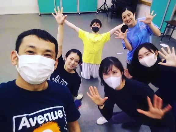 愛純もえりのインスタグラム：「コロナ禍になって初めての稽古。 今までの『当たり前』がそうでなくなった状況下で、キャスト、スタッフ一丸となって励んでおります❗️🚂  クリスマスならではのトーマス、パーシーに会いに来て貰えたら嬉しいです🎄  お父さんお母さん、そしてお子様が安心して参加できるコンサートになるよう、全速力でお稽古中‼️  #きかんしゃトーマス #クリスマスコンサート #ソドー島のメリークリスマス」