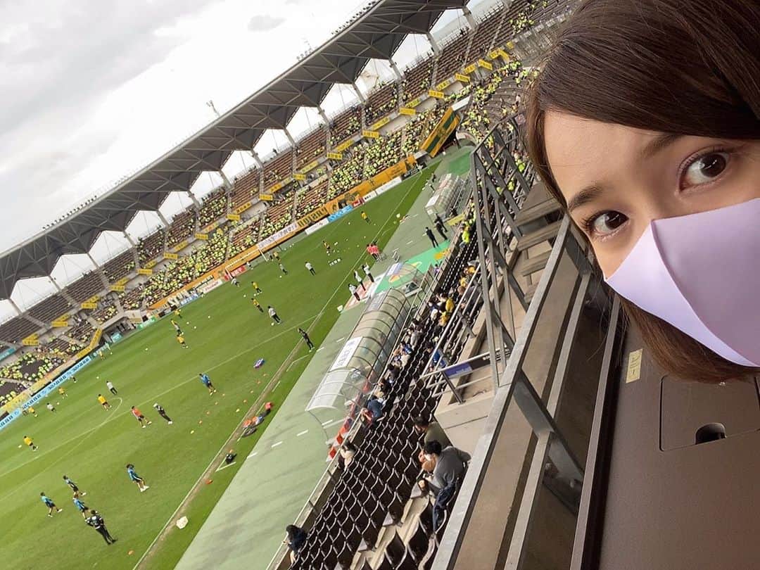 黒澤詩音のインスタグラム：「WIN BY ALL✊🔥 昨日は、モンテディオ山形戦⚽️  Fe富士電機マッチデーでした✨ 悔しい敗戦となりましたが、フクアリでjリーグを楽しめる日常に感謝⭐️  次回の放送、お楽しみに！  #ジェフ千葉 #ジェフユナイテッド市原千葉 #jefunited #チバテレ」