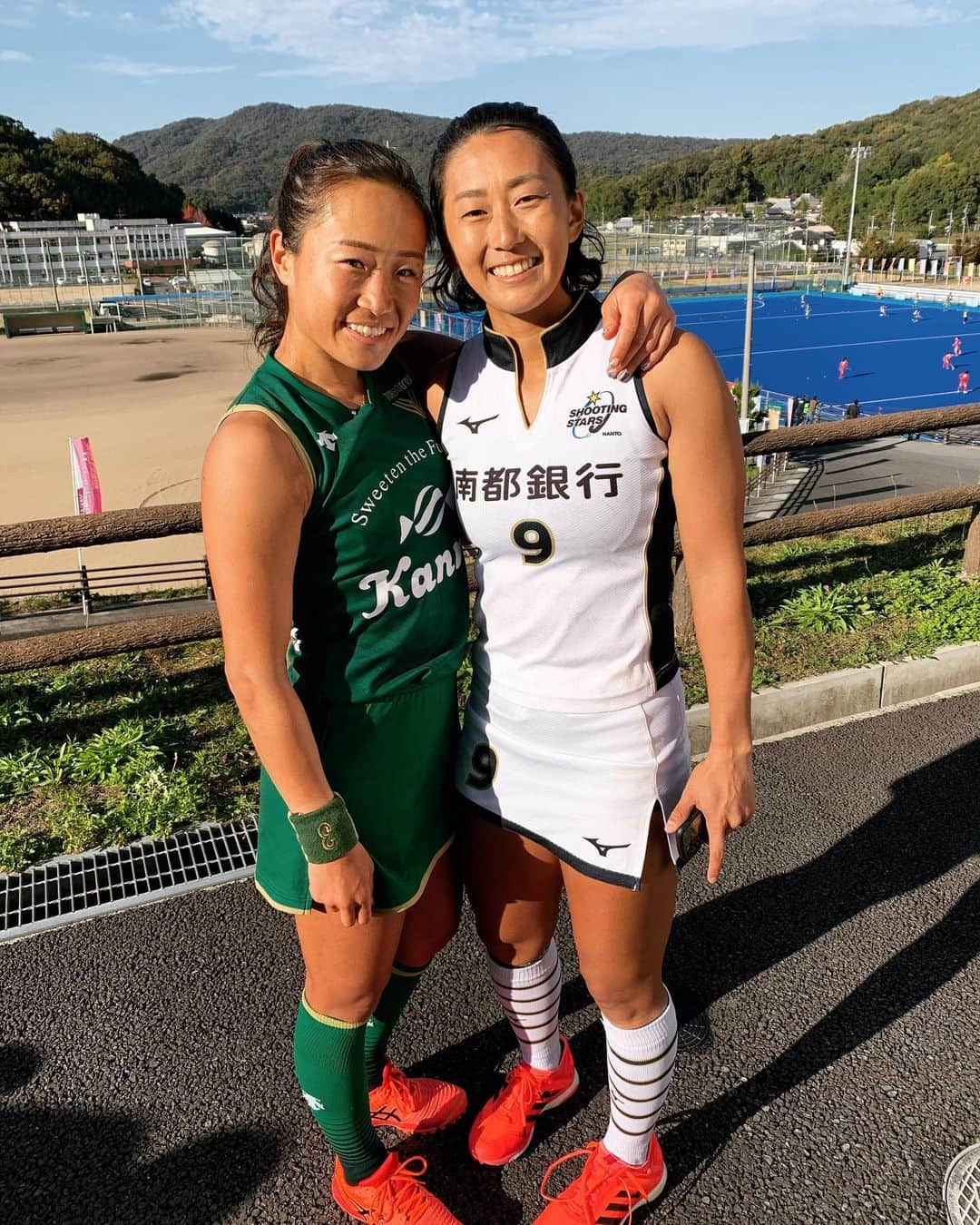 及川栞のインスタグラム：「. Thank you for all support💚💚💚 Keep going towards our dreams!! #friend#teammate#sometimes#enemy#fighting#dream #goals#stepup#sakura#japan#hockey#dragflickpartner #kanro#happinet#descente#verdy#green#family」