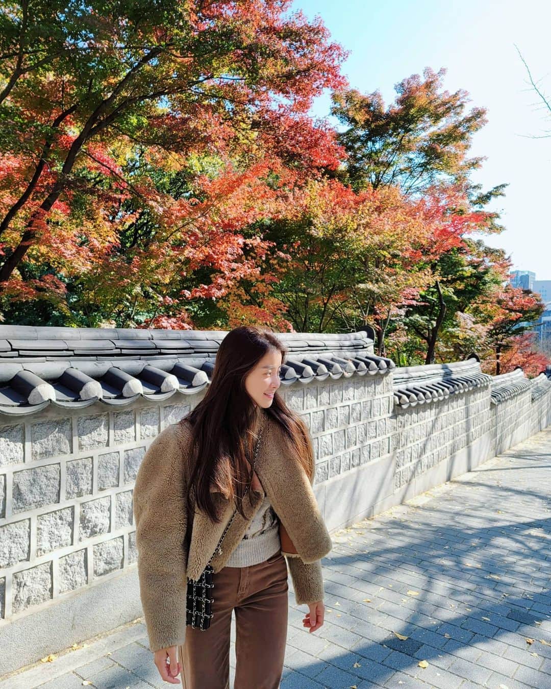 イ・シヨンさんのインスタグラム写真 - (イ・シヨンInstagram)「가을인가.겨울인가🙃」11月9日 15時48分 - leesiyoung38
