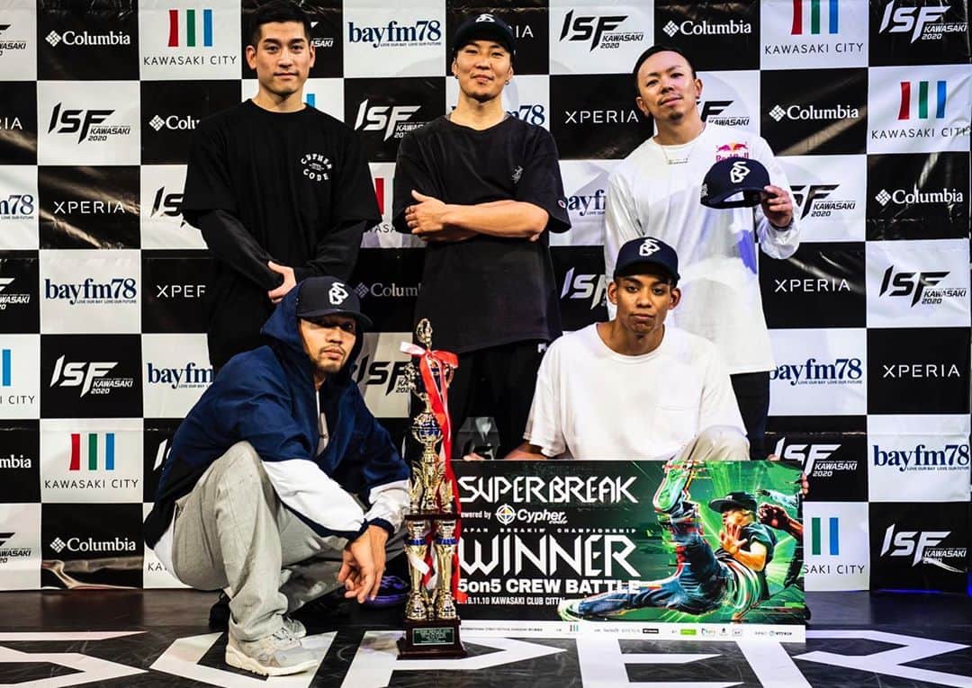 野中泰輔のインスタグラム：「We won @superbreak_official 🏅🏆 @thefloorriorz 代表の５人で優勝出来ました！！ 応援して下さった方々ありがとうございました🙏  📸 @jason_halayko   #bboytaisuke #thefloorriorz #redbull #redbulldancer #g_shock #newerajapan #ozracing」
