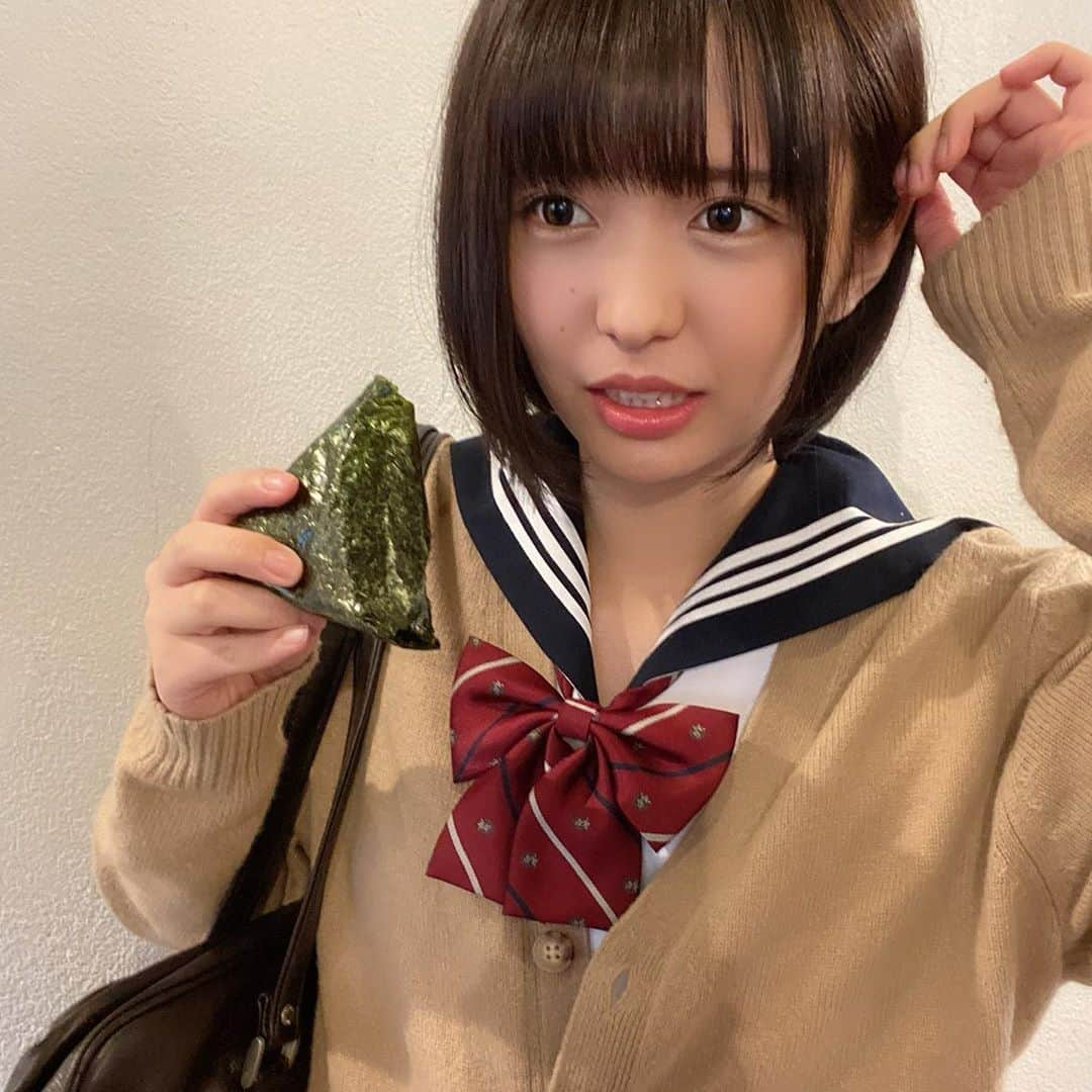 朝倉ゆりさんのインスタグラム写真 - (朝倉ゆりInstagram)「寝坊しちゃったよ〜😣！！(嘘) ． ． #Cream さん12月号 #オフショット ✨朝倉ゆり #エラバレシ #グラビア #グラビアアイドル #アイドル #cute #ちょうどeカップ #model #idol #gravure #그라비아 #아이돌 #모델 #扎心了 #예뻐요 #可愛 #晚上好 #早上好 #インスタグラビア #求关注 #雑誌 #cosplay」11月9日 15時56分 - eb_loverinko