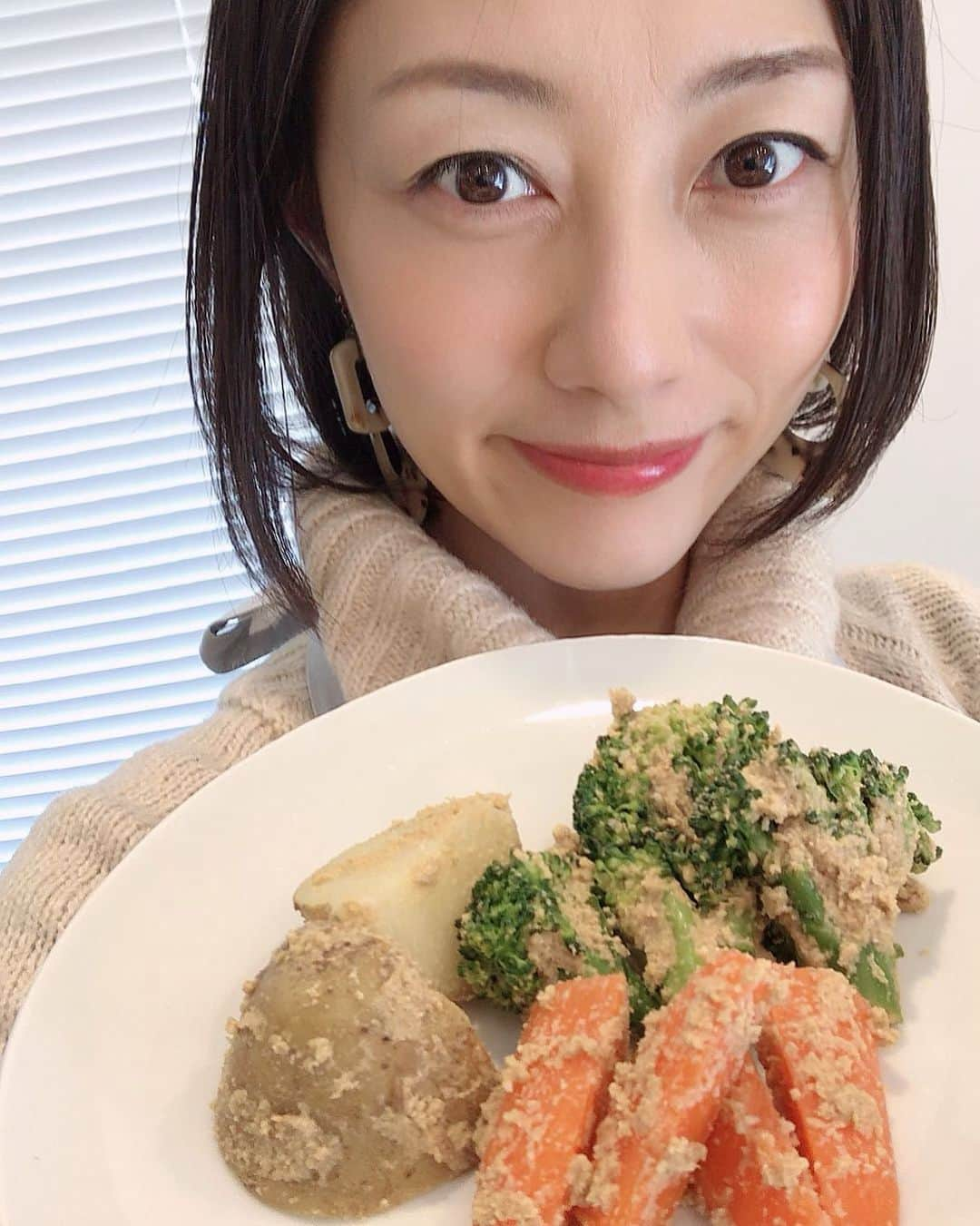 大湯みほさんのインスタグラム写真 - (大湯みほInstagram)「……… 本日もお疲れさまでした〜🌟 今日は、素敵な、ぬか漬け🍆にまつわる取材でした🙌 ・ そして先日は…久しぶりの楽しみにしていた撮影🍽✨いろいろと、告知させて頂きますね❣️ ・ 少しずつ、寒くなってきましたが❄️体調管理はしっかり✨と…発酵食品も上手に取り入れて😊免疫力アップ👍で、乗り気っていきましょうね❗️ ・ #ぬか漬け　#発酵　#植物性乳酸菌 #糠漬け　#ぬか床　#何でもぬか漬け #ぬか漬けマイスター　#nukazuke #植物性乳酸菌　#腸内環境　#免疫力 #ぬか漬け専門家　#大湯みほ」11月9日 15時58分 - nukazukemiho0320